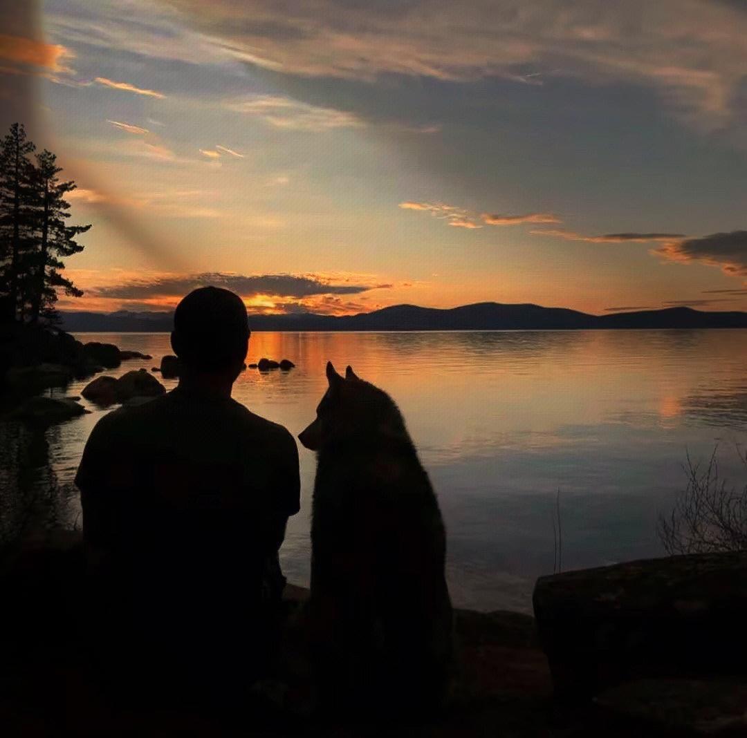 远离世俗的男生头像