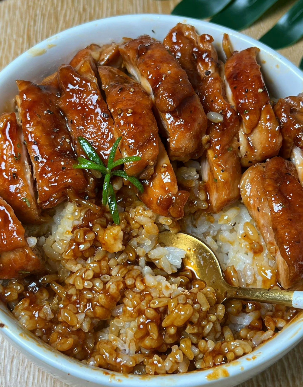 今天分享的这份照烧鸡腿饭真的很好吃,作为上班便当也是超赞的91