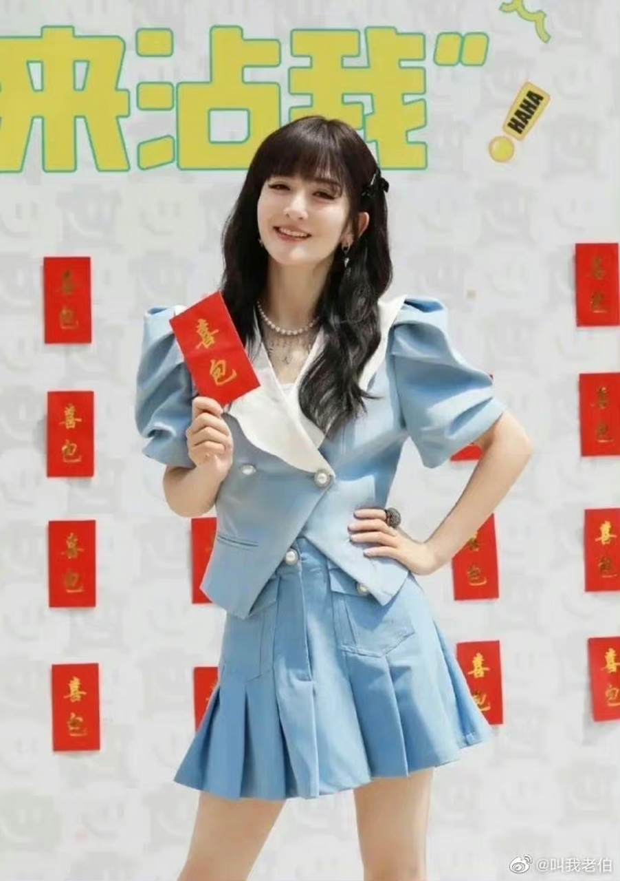 谢娜齐刘海造型,感觉生完孩子之后她都有点想走年轻路线了