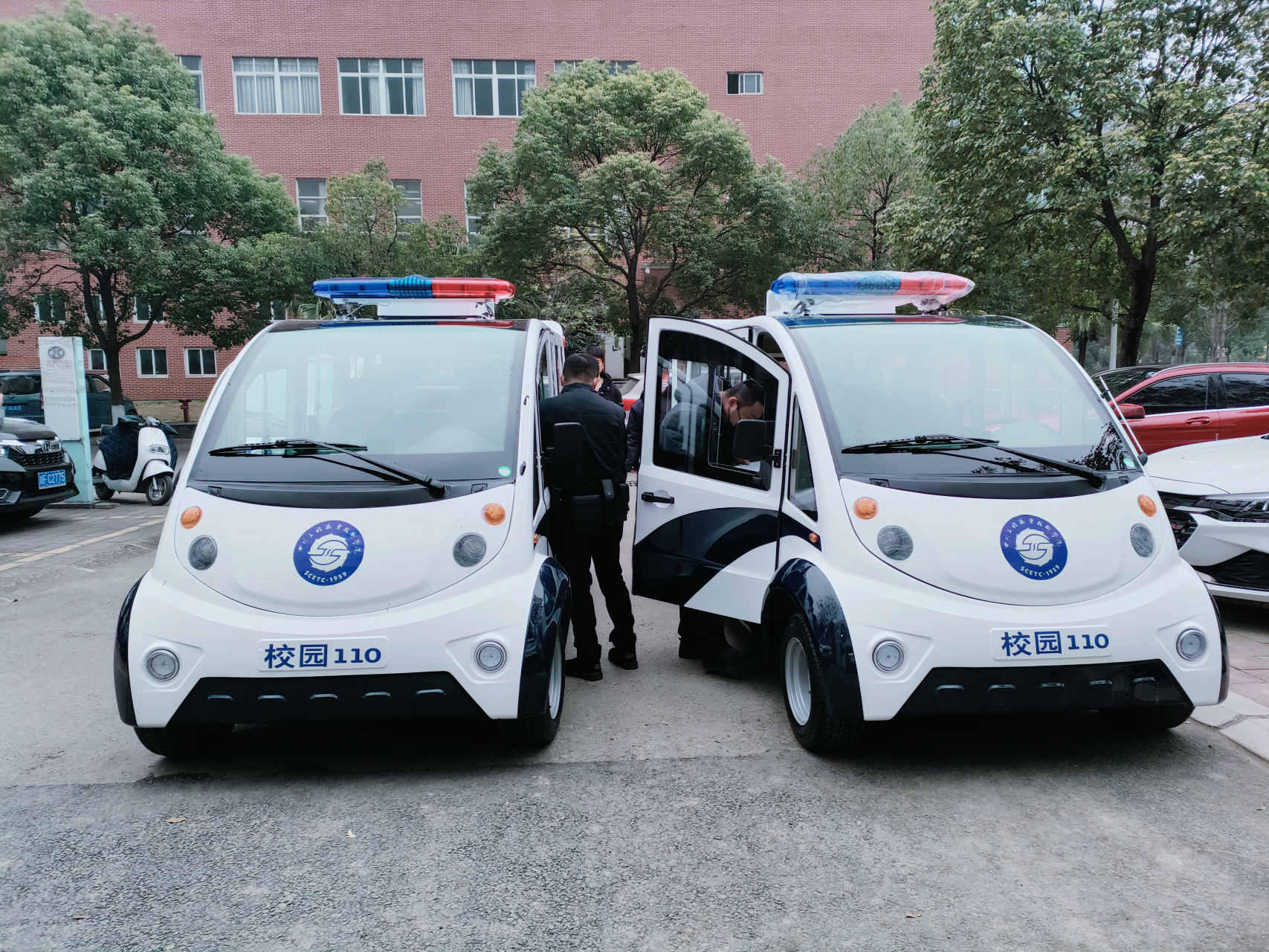 街头巷尾的电动巡逻车,校园巡逻车,社区巡逻车承担了什么智能呢?