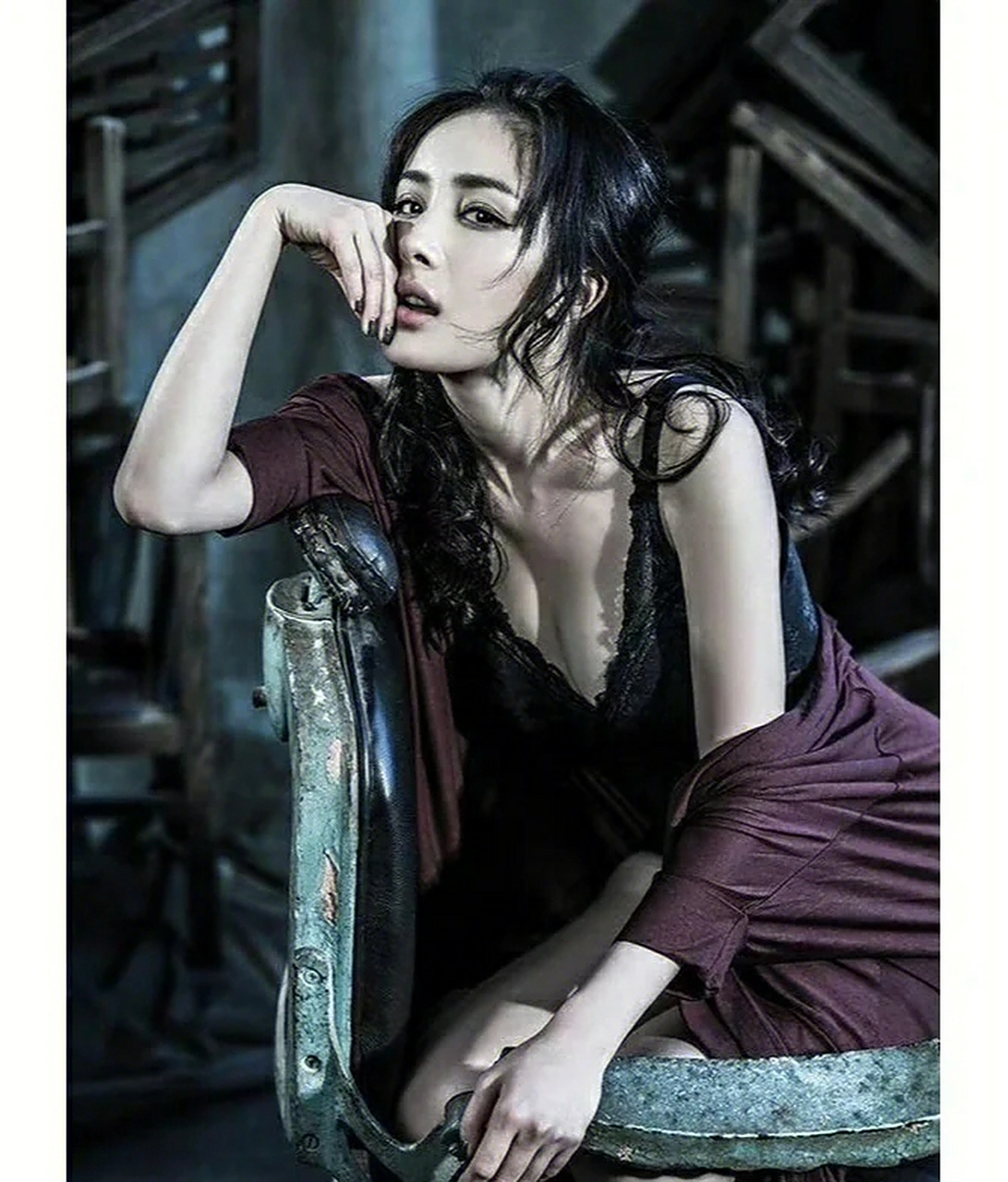 杨幂早期男人装照片,大秀好身材,看的人血脉偾张