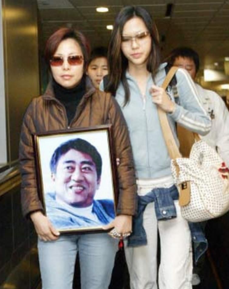 柯受良:2003年死于酒后哮喘,一年后,他的妻子和孩子怎么样?