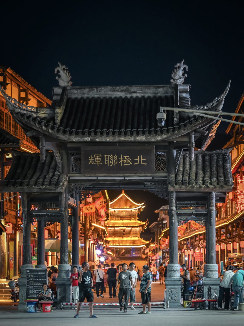 旅居青竹岛的夜晚,伴随着晚风,走进青溪古城,这里的夜生活,一定不会让