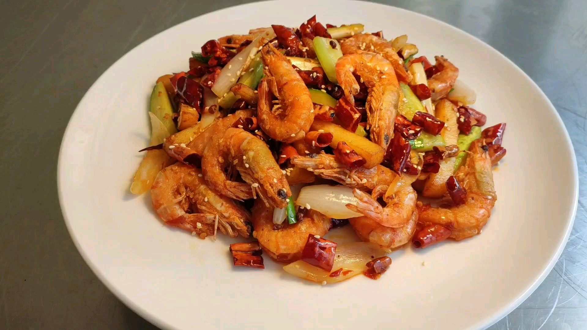 这才是香辣虾的正确做法,方法简单,好吃又解馋,真过瘾!