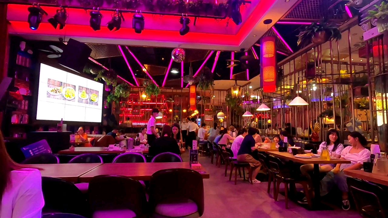 太和县特色音乐餐厅,这里美女好多,菜品消费你觉得贵吗?