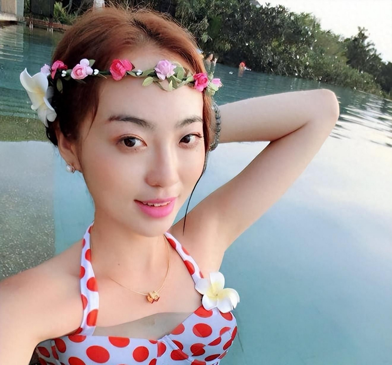 恒大歌舞团团长白珊珊回应网络传言  近日,关于恒大歌舞团团长白珊珊