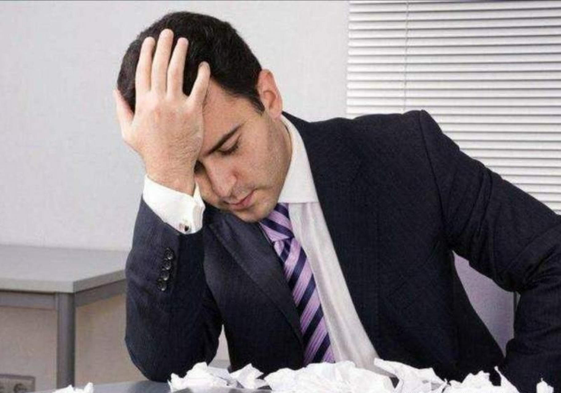 他们麻将馆一天有十几桌人打麻将,老板抽茶钱都要收入几百上千元或者