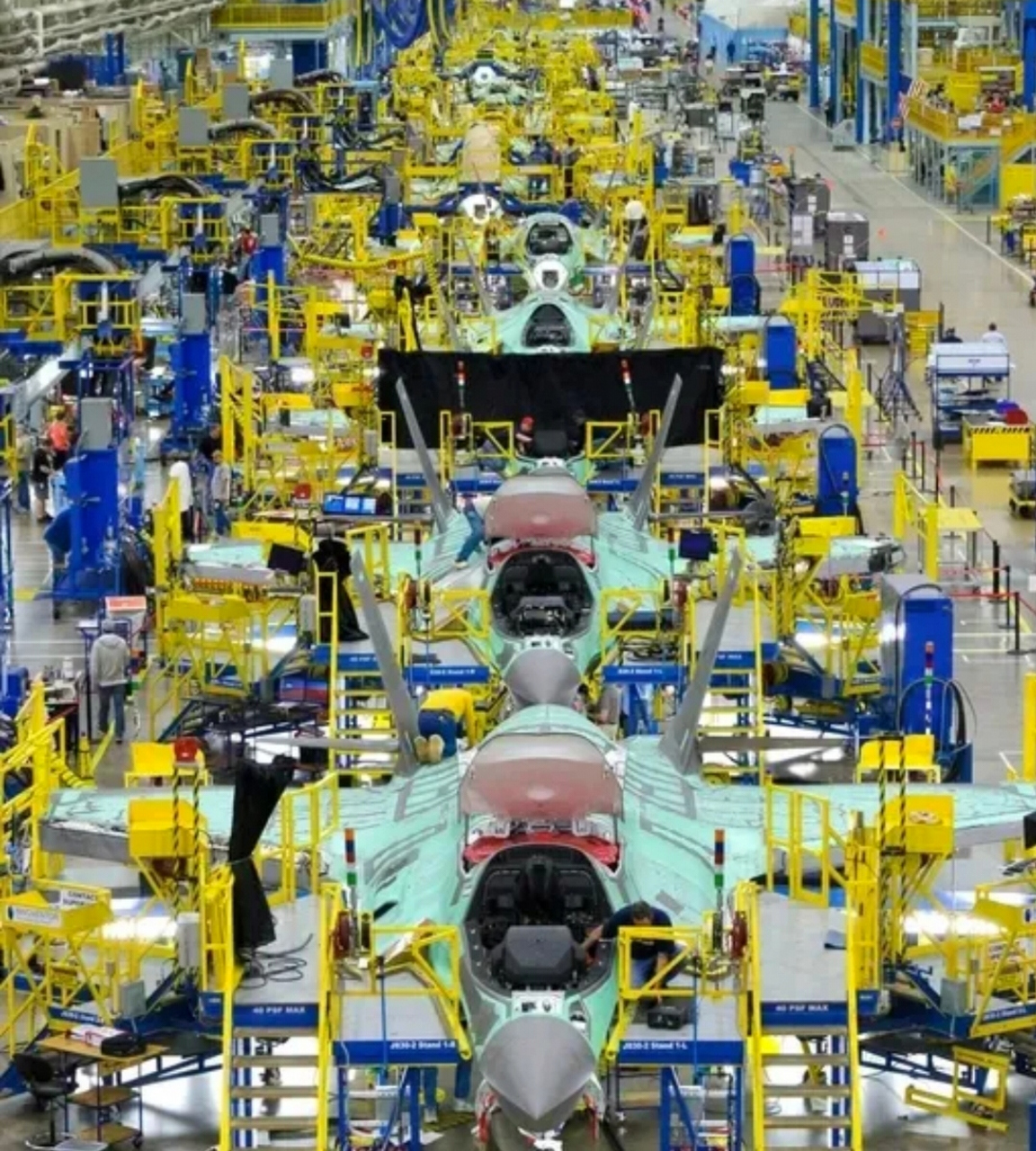 歼20生产线曝光!产量堪忧! 网上惊现歼20战斗机生产车间图片!