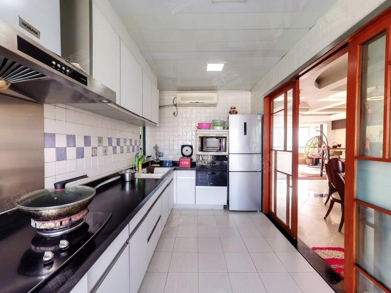 蓝漪花园 219.9m2 4室2厅2卫1厨2阳 2390万