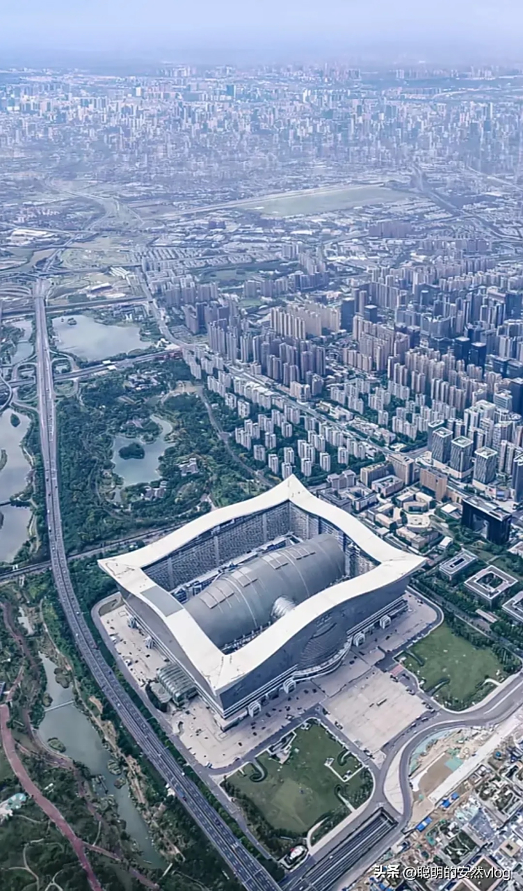 空中俯瞰成都环球金融中心,原来里面是这样的!这设计有点意思!  #成都