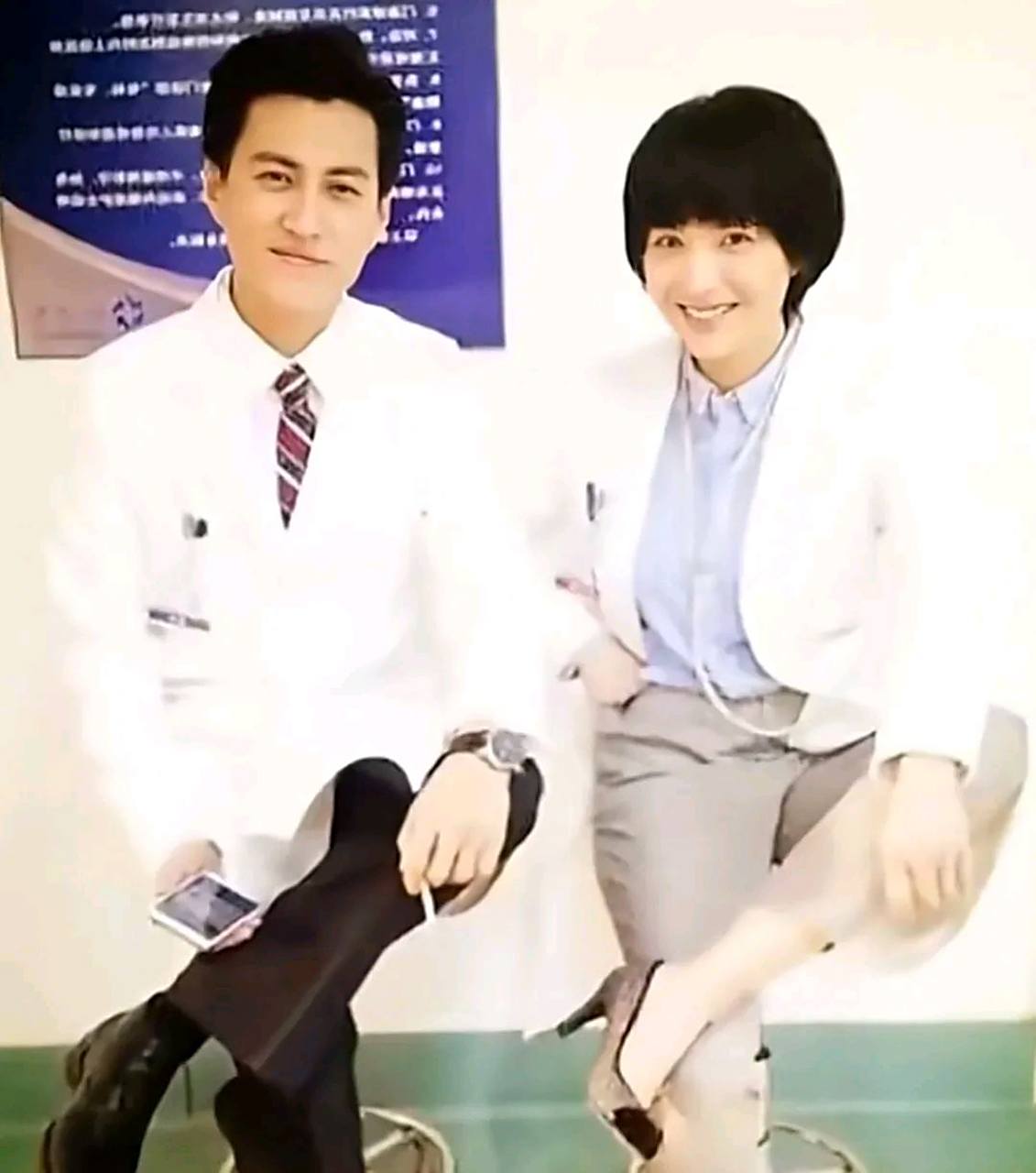 靳东李佳# 一个成功的男士后面一定有一个好妻子默默的支持,好好珍惜