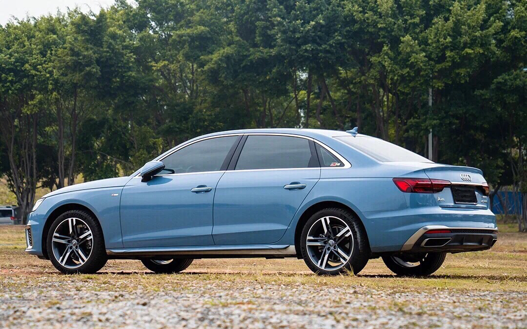 奥迪a4l改色漆面雾霾蓝,一整个爱住!