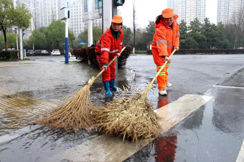 他打扫得好不好,一看那车就知道,而你呢……?
