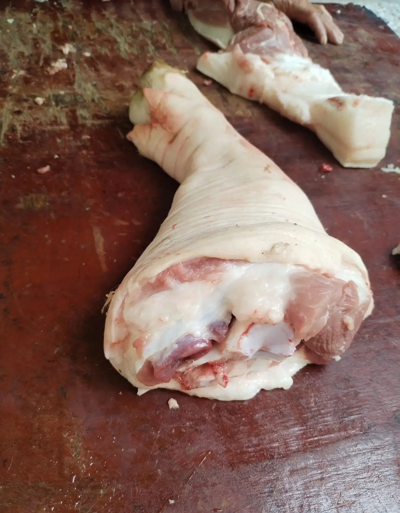 之前买猪脚,我是随便买的,不去理会什么前蹄后蹄,反正都是猪肉,营养
