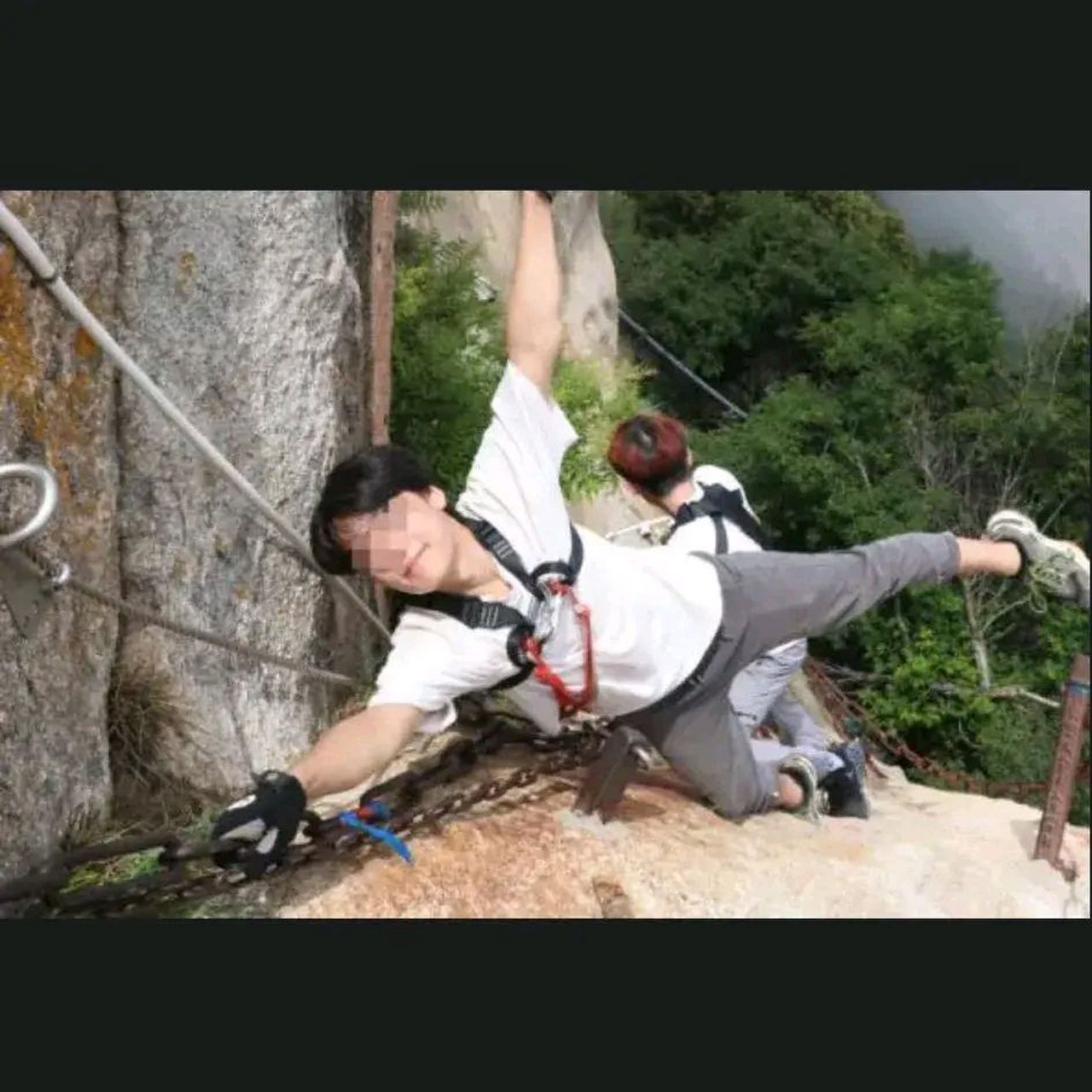 7月18日,山东菏泽曹县24岁小伙兰凯失联超6天,他母亲,不是亲生的,于