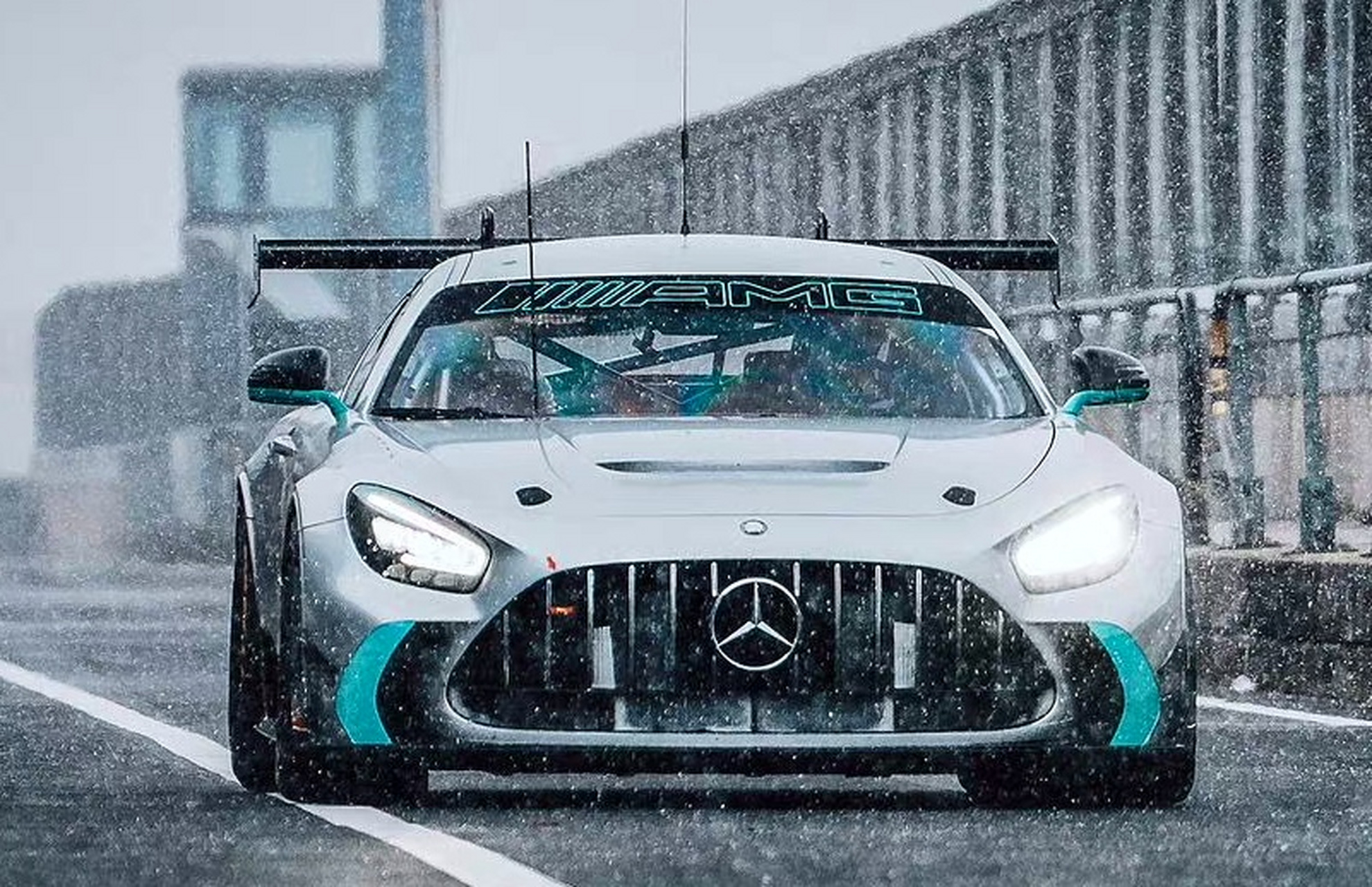 梅赛德斯 amg gt2