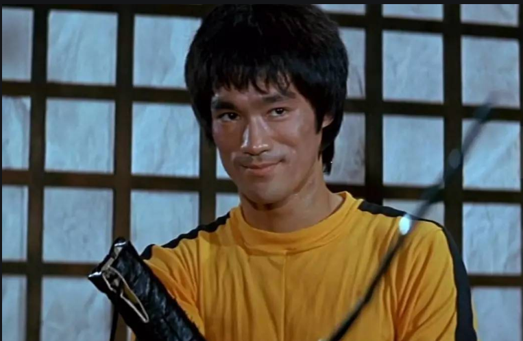 陈国坤8年拍两部戏仍感恩星爷,曾跪在李小龙墓前痛哭,现状如何