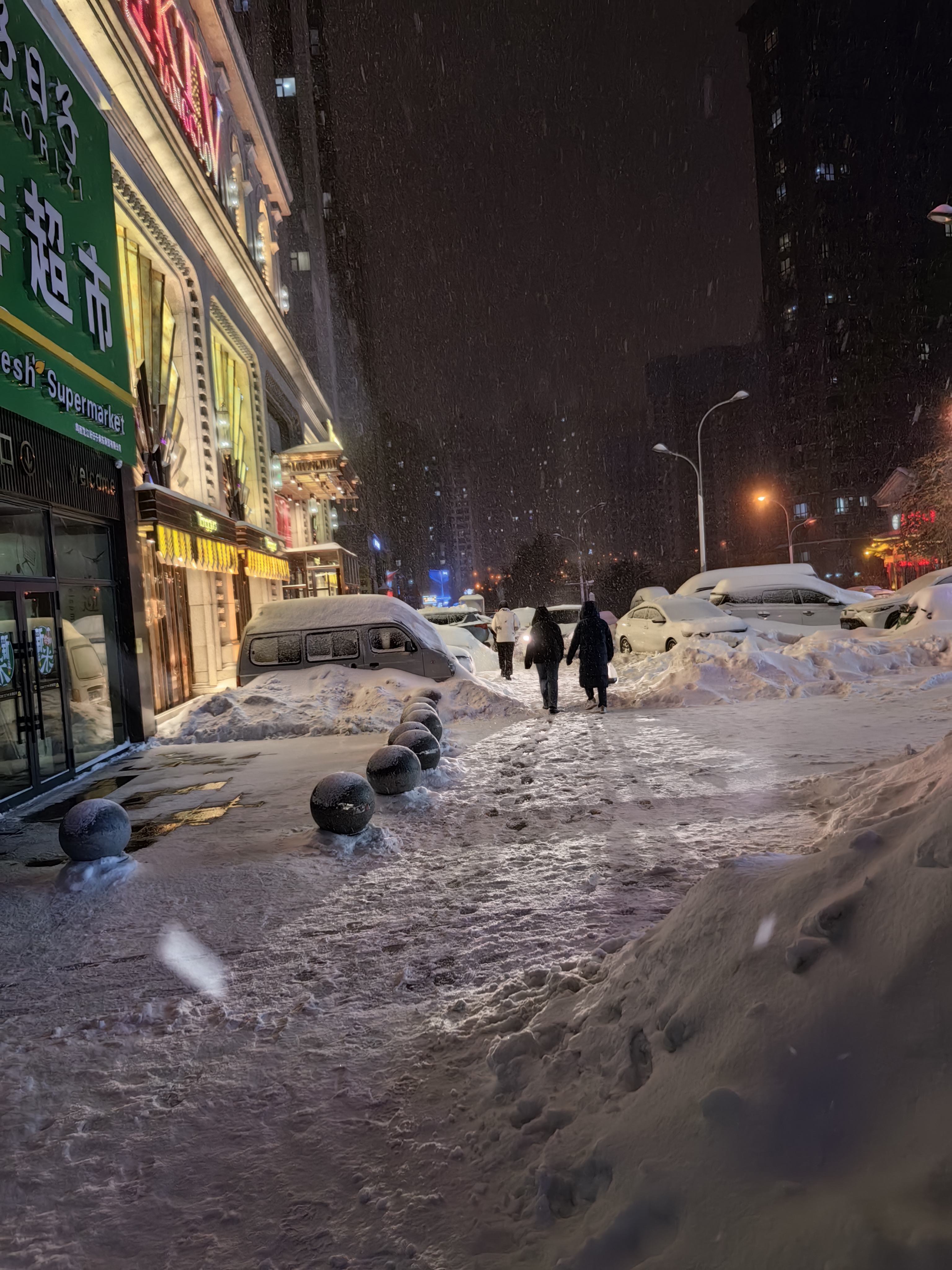 东北冬天的第1场雪就像过节一样