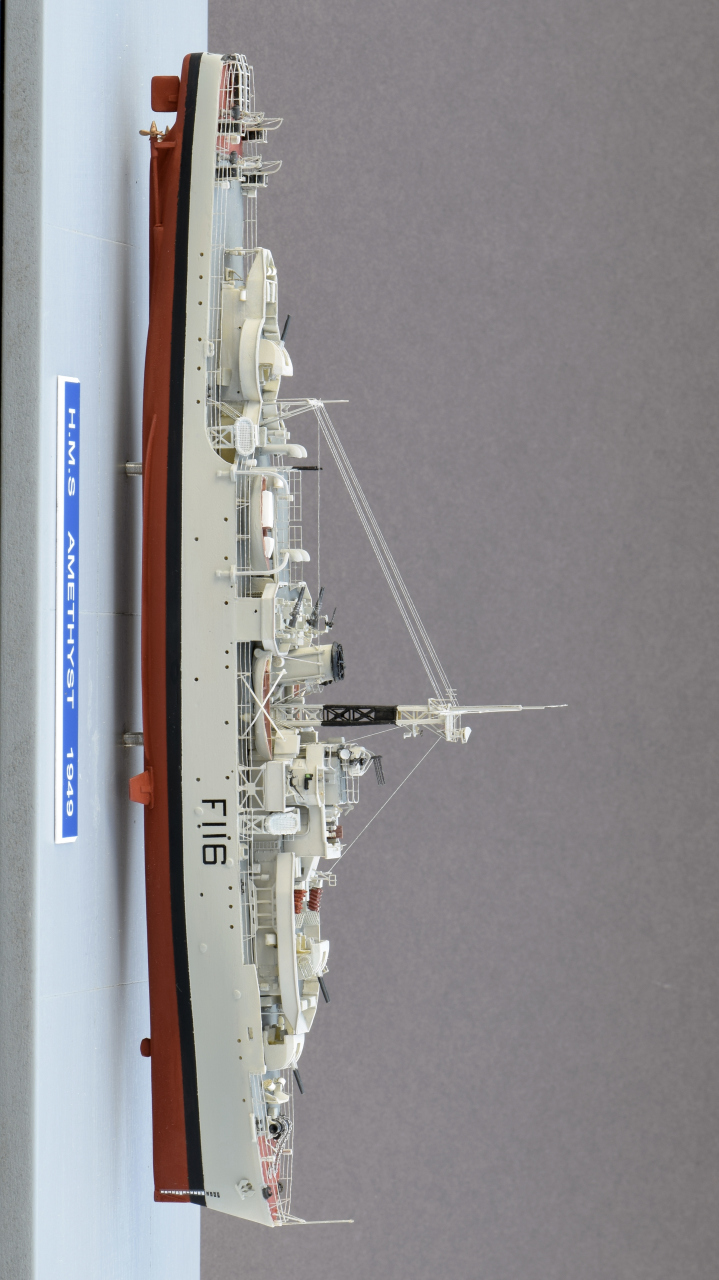 就是这艘军舰,当年渡江战役紫石英号事件的主角,英国紫石英号护卫舰