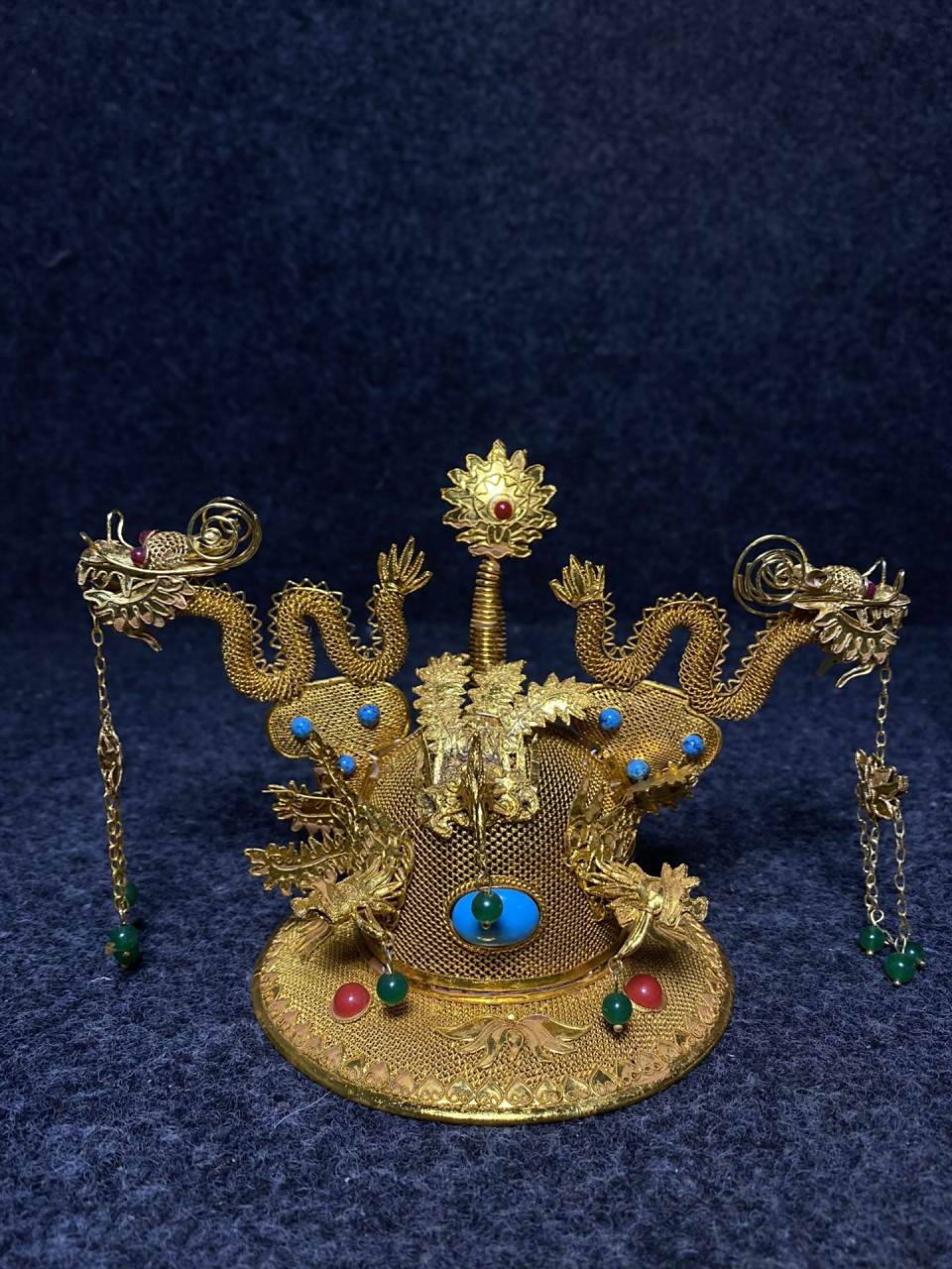 明代鎏金皇帝发冠 保存完好,纯手工编织镶嵌宝石,做工极其精致 尺寸