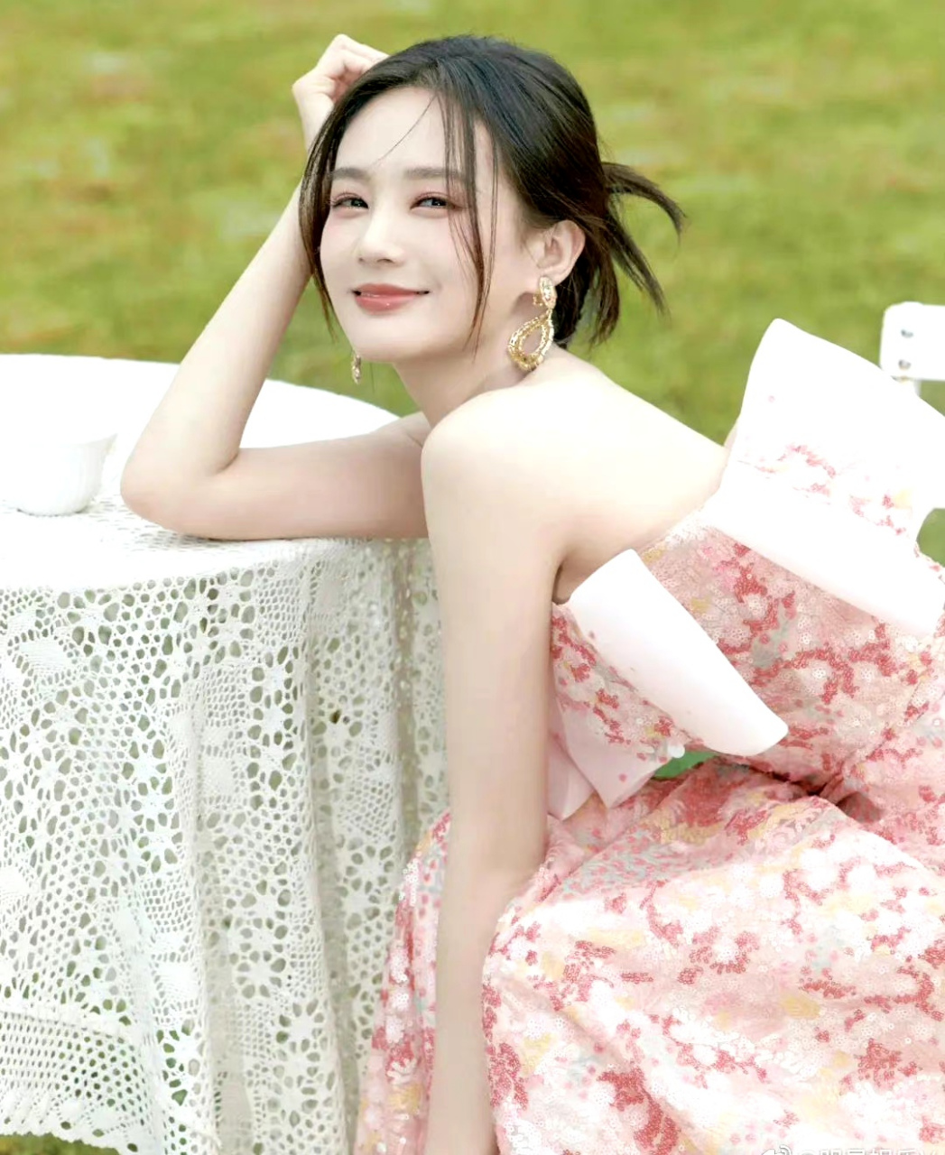 李一桐 一袭碎花裙,宛如花仙子! 67