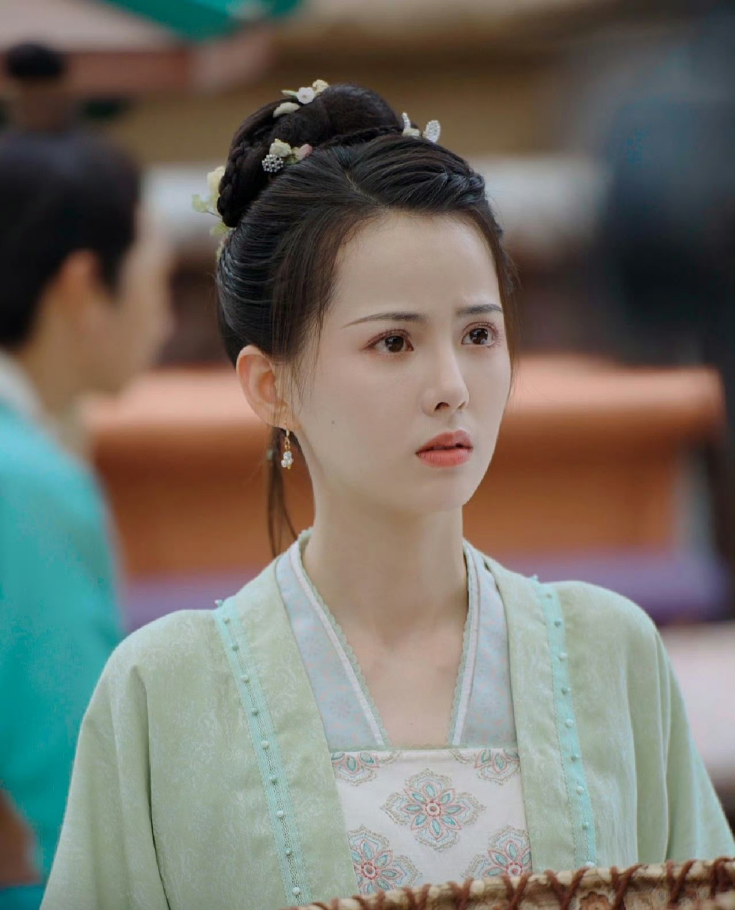 电视剧《颜心记》路透来啦!丞磊演的这个角色是和两个女人有纠葛吗?