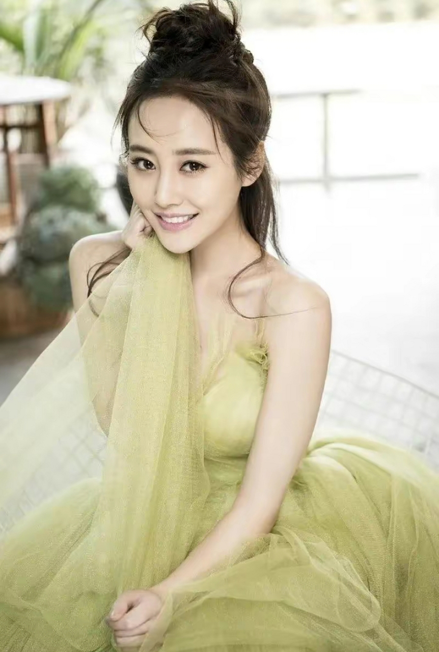 女星李纯太美太性感太撩人!容颜绝美,身材凹凸有致,气质优雅