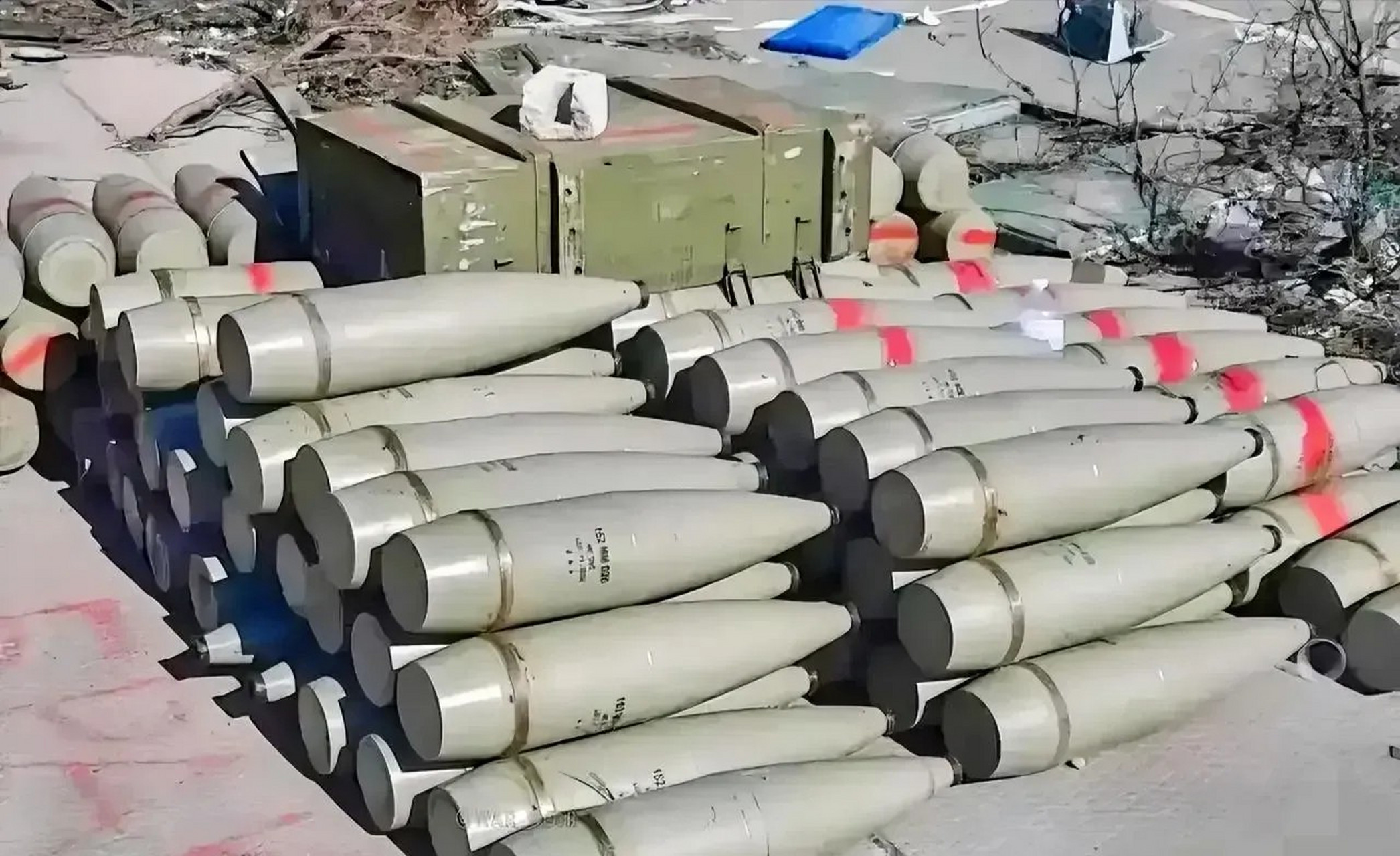 乌克兰近期公布了一批从俄罗斯军队中缴获的炮弹,这些炮弹的生产日期