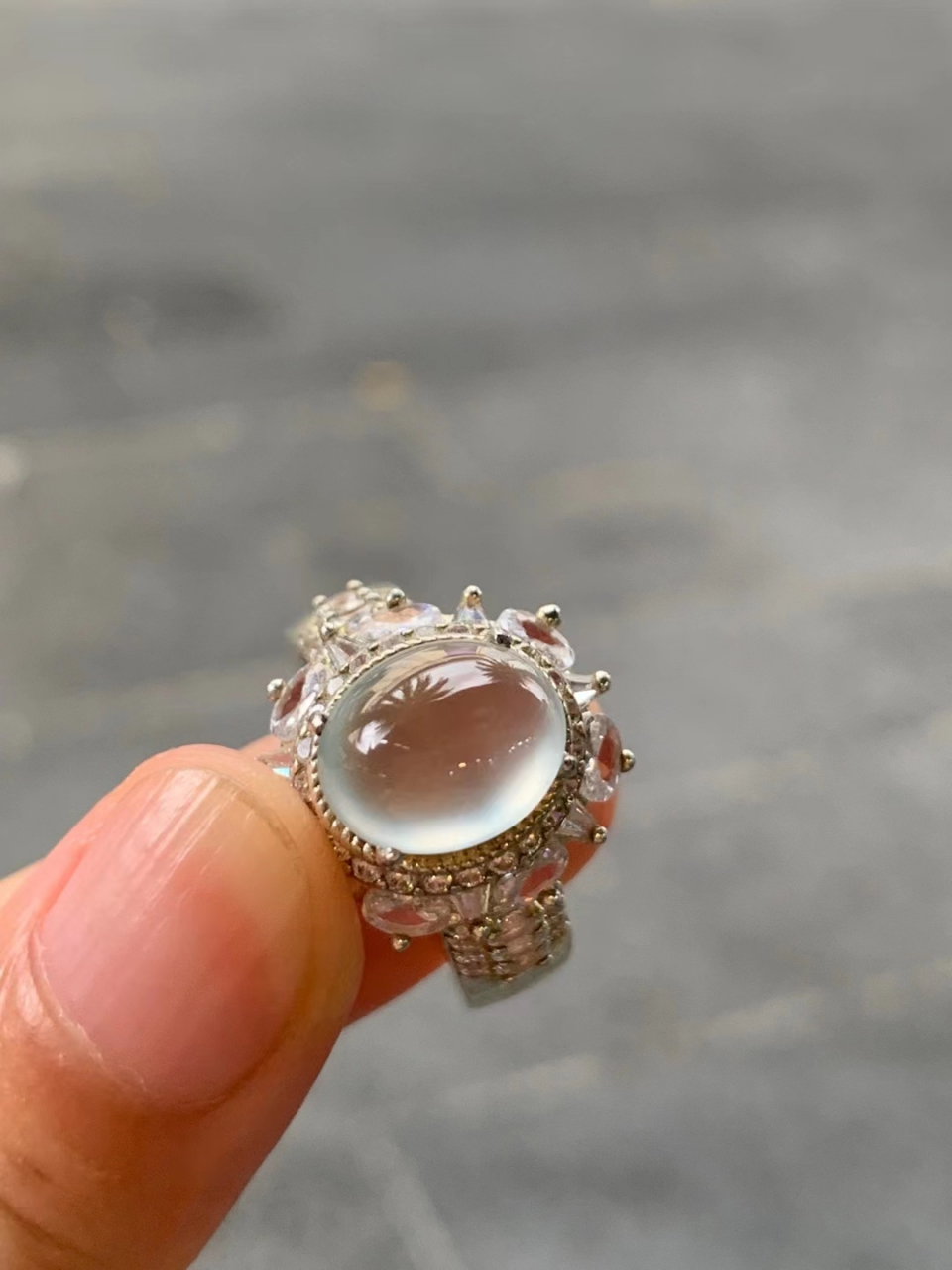 点击头像看直播# #翡翠# 高冰戒面,通透感十足,老坑种强荧光,纯净