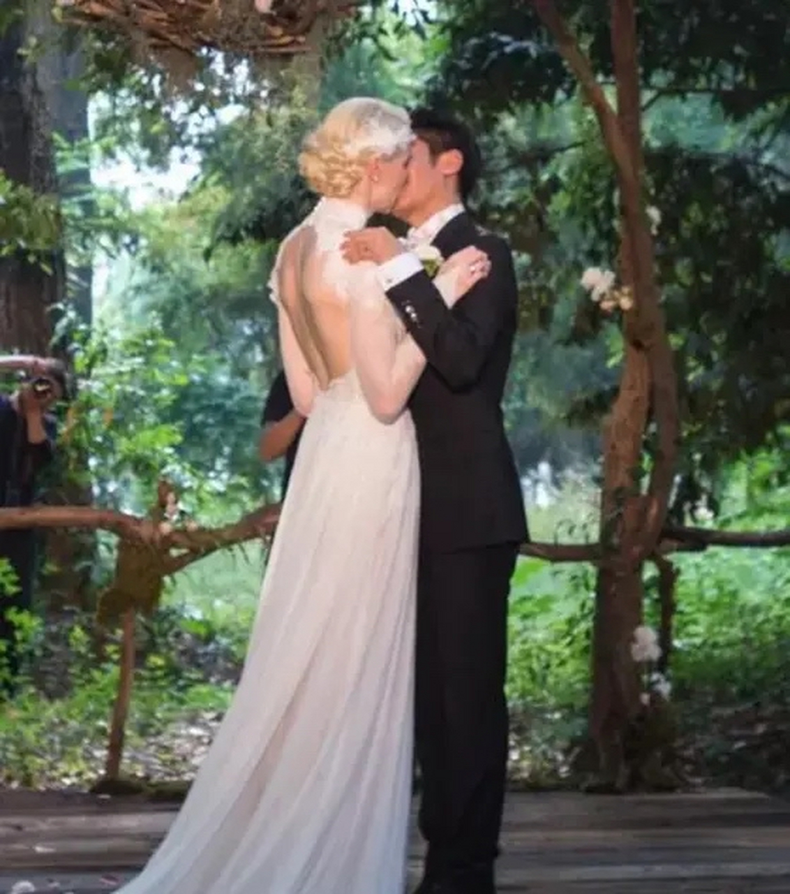 当年,撒贝宁和国际巨星分手后,娶了加拿大妻子李白,有一次,两人吵架了