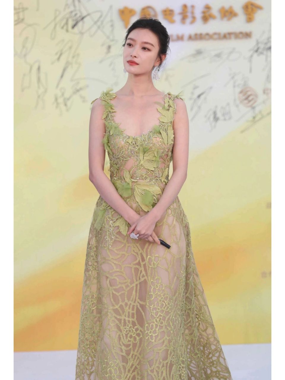 8715倪妮 大胆透视装 好身材一览无余0760156015