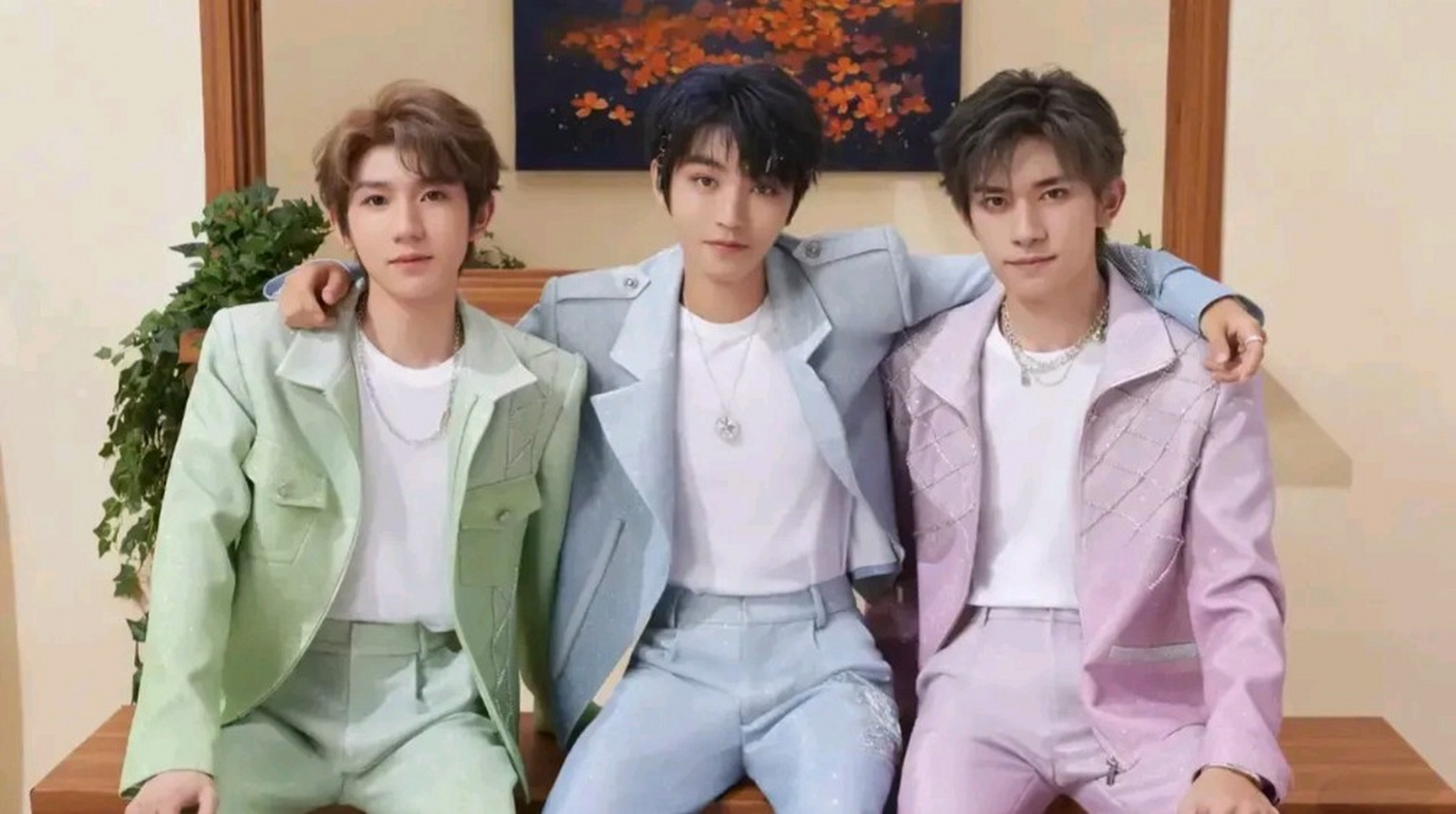 tfboys10周年演唱会,三人面无表情,像没有感情的战争机器  tfboys开