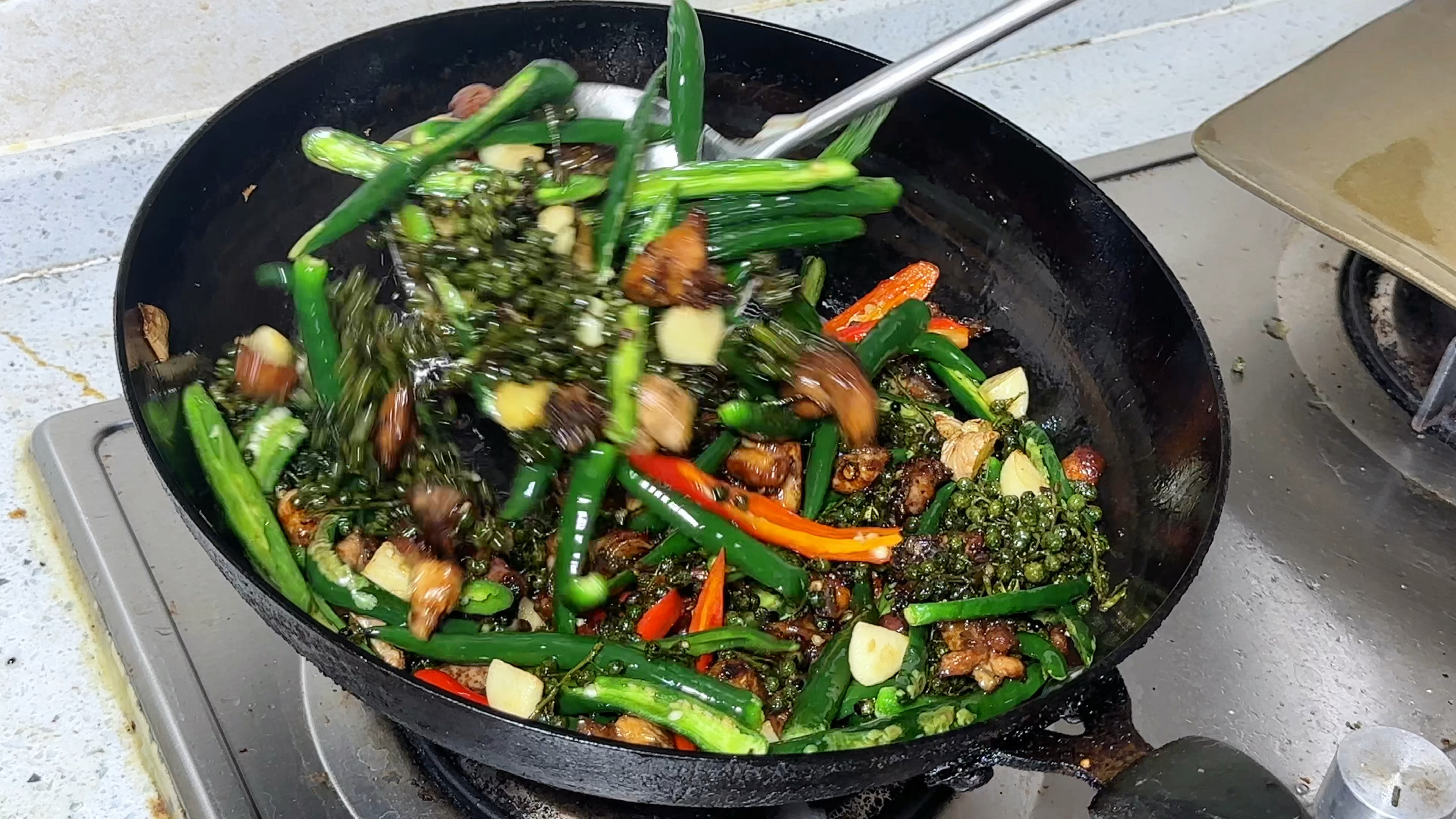 花椒鸡真嘟好好吃,又辣又麻,鸡肉椒香入味
