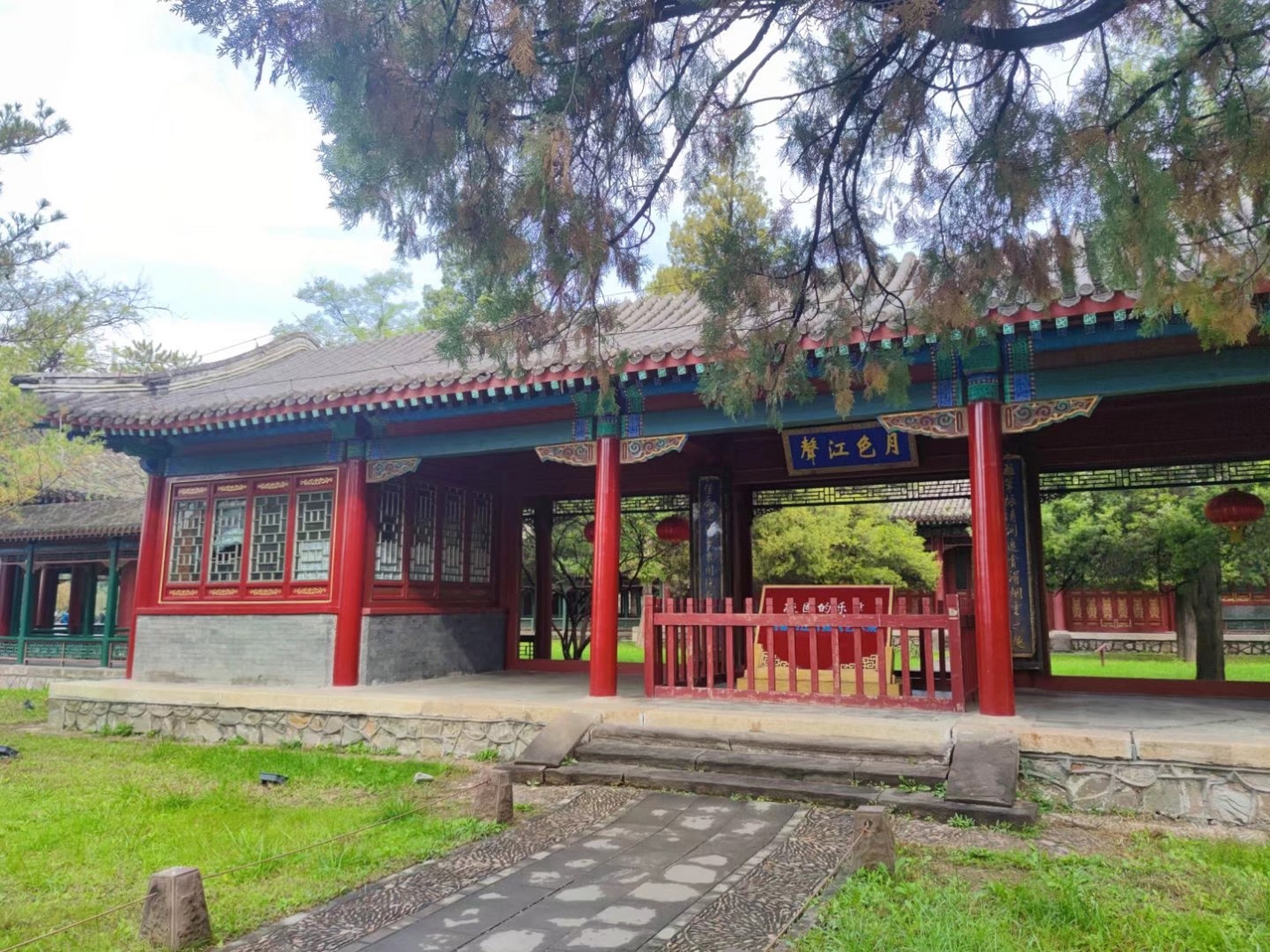 桃尖梁一角-古建筑文化     桃尖梁-桃尖梁 名词解释:用于柱头科斗拱