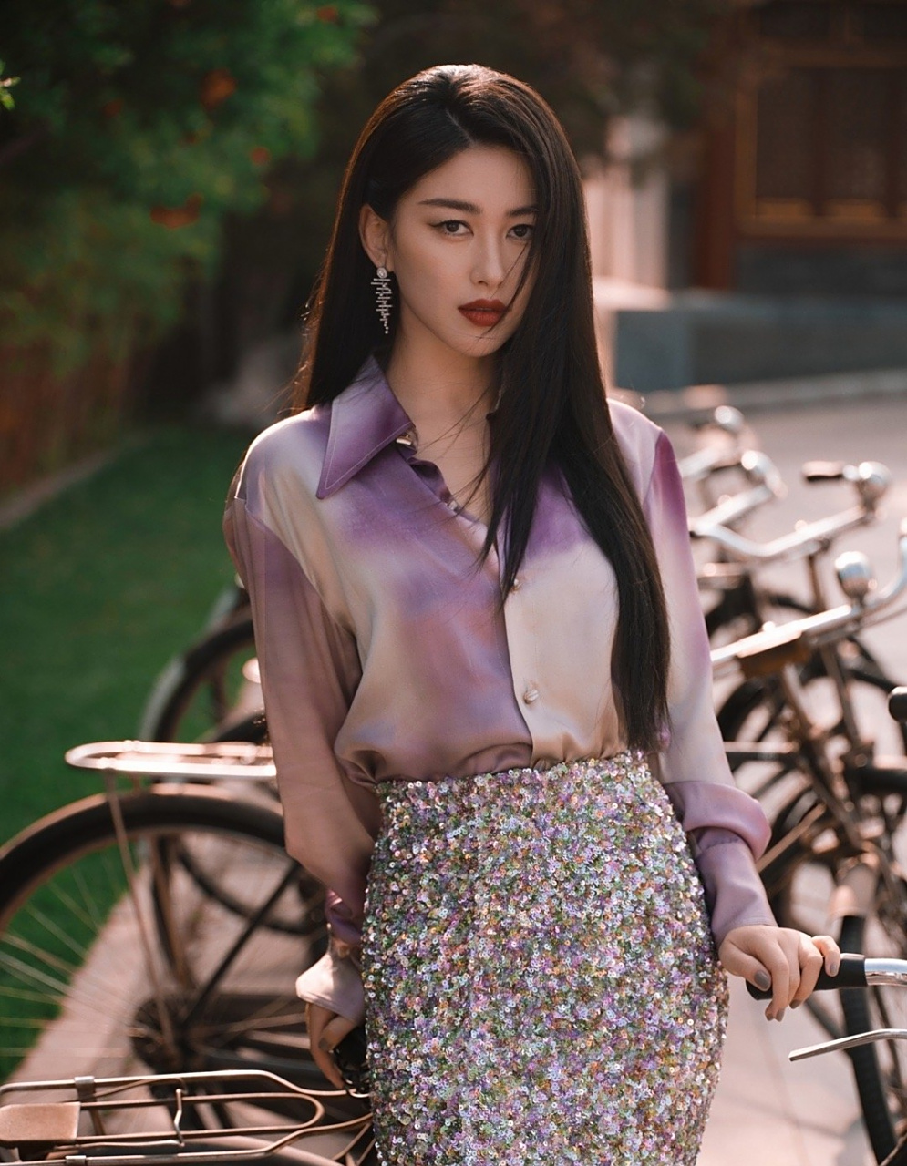 妩媚柔情的容颜,窈窕曼妙的身材,高贵冷艳的气质,妥妥的性感女神