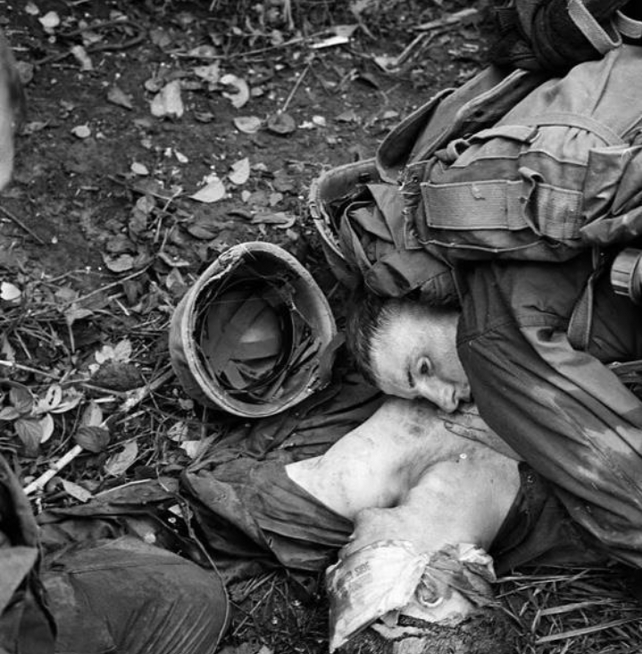 俄乌战场照片,这些足以证明战争是残酷的,世界上还有很多地方的普通人