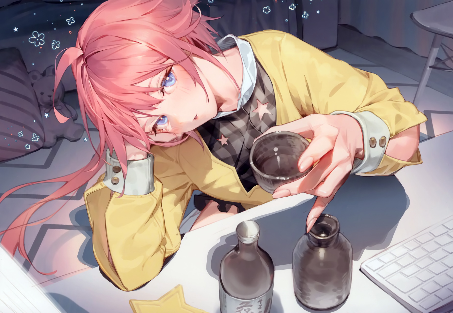 粉毛少女爱喝酒#二次元# #二次元美图# #我爱二次元