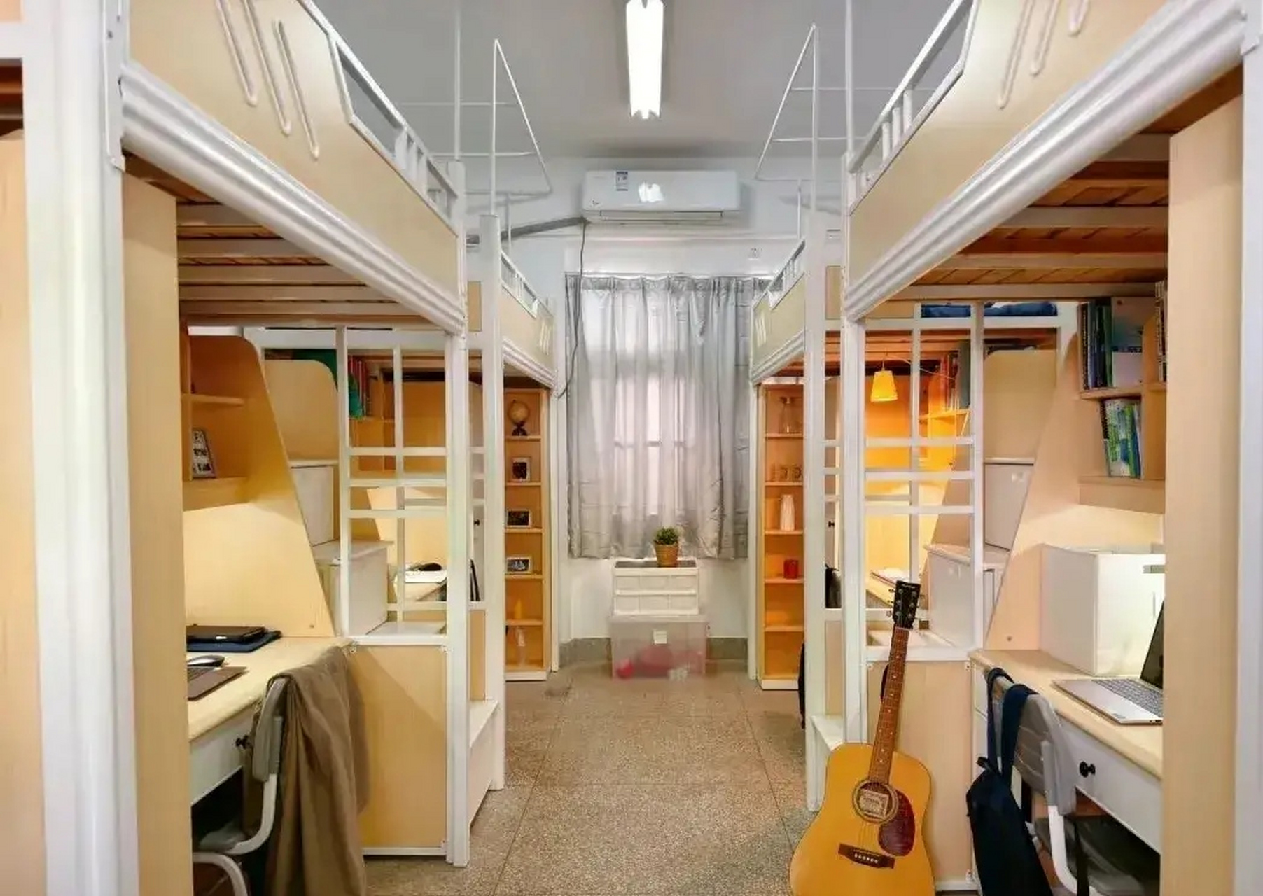 宿舍布局合理,每个孩子都有独立的空间,卫生间干湿分离,非常注重