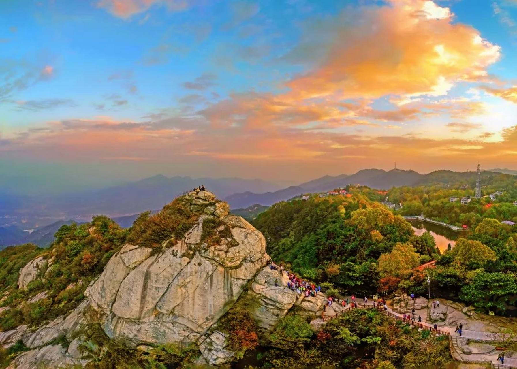 10月创作激励计划# 进入十月份,河南信阳鸡公山的秋色越来越浓,五彩