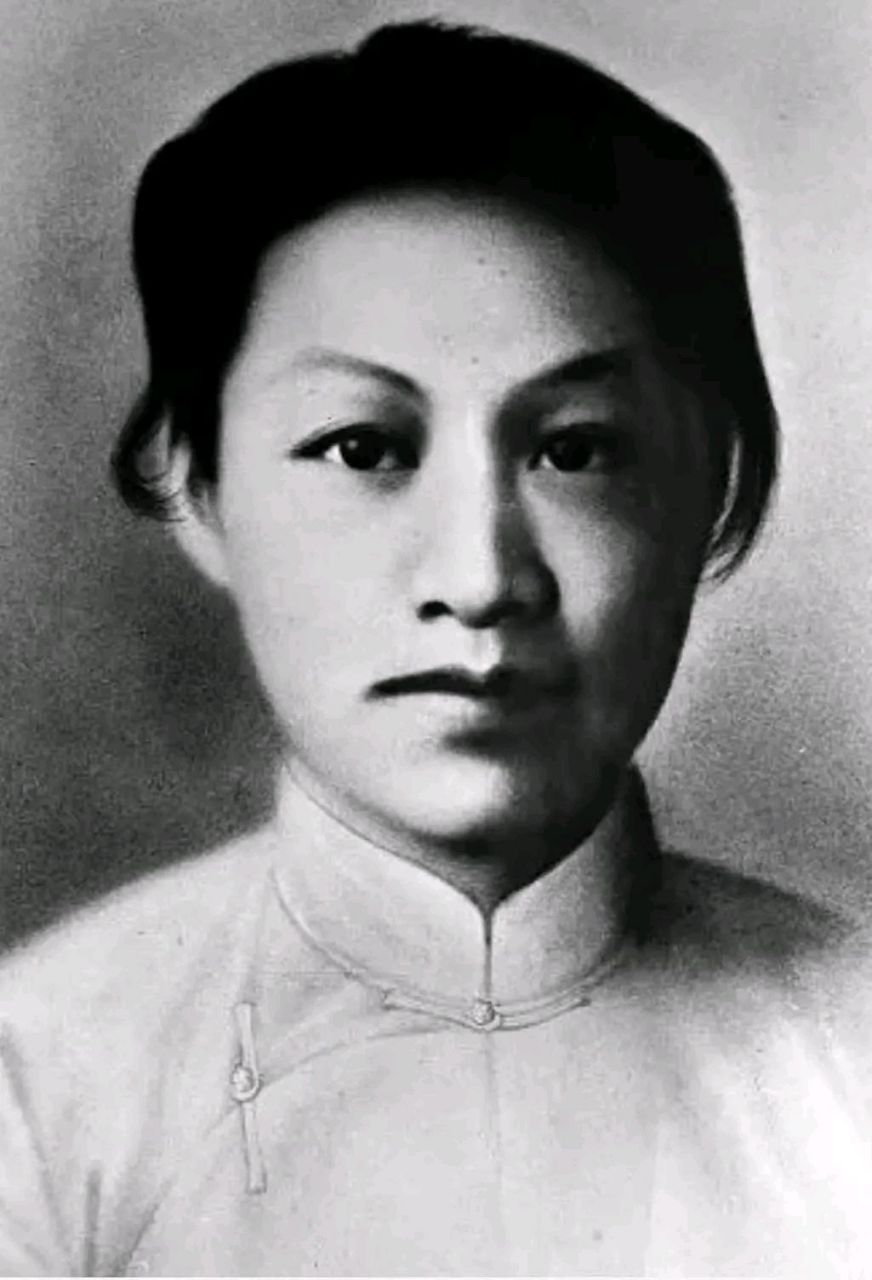 日军把赵一曼的嘴强制掰开,将辣椒水掺着汽油,一碗一碗地灌到她肚子里