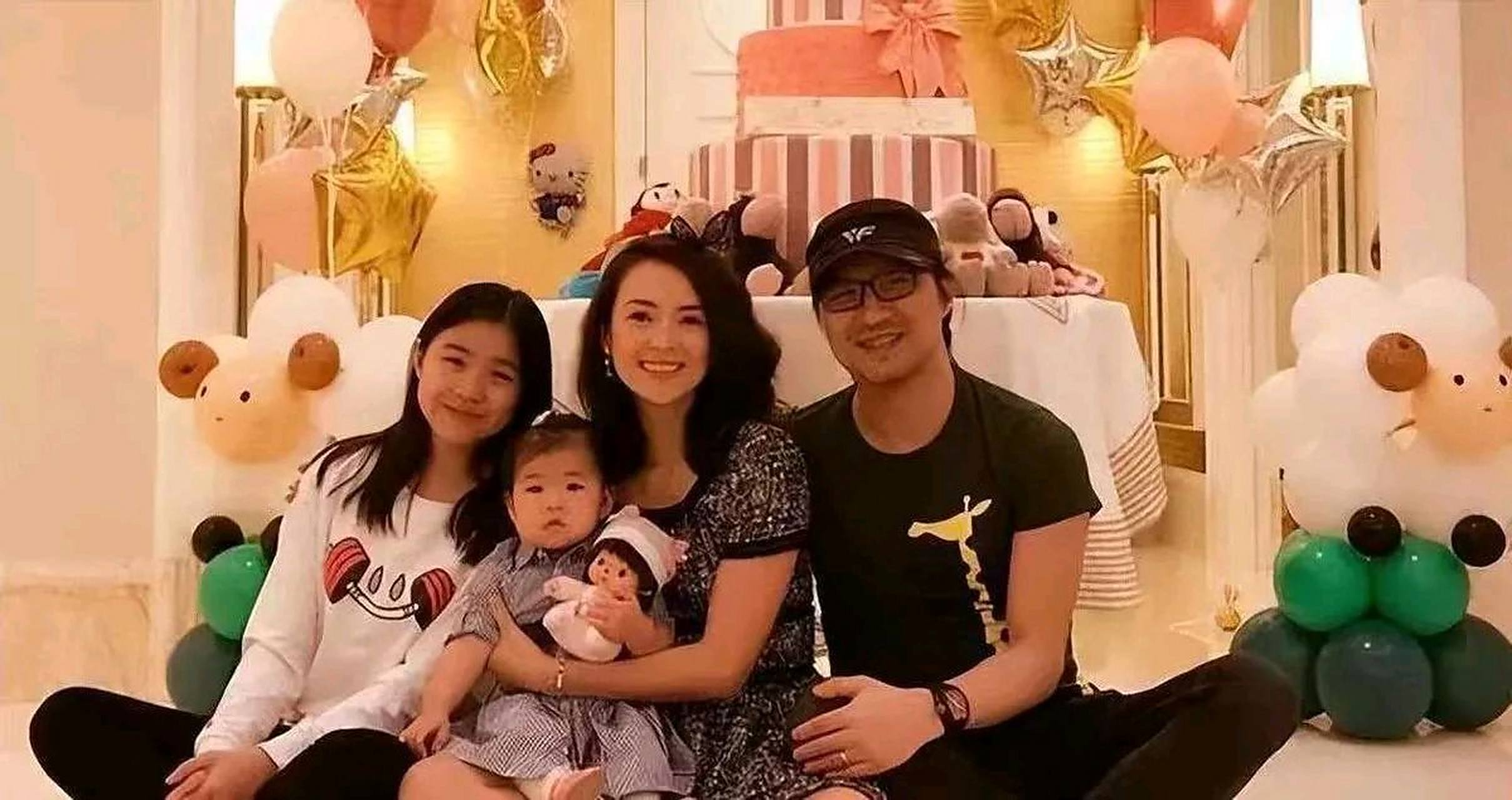 2008年,29岁的章子怡与43岁的以色列富豪订婚,对方比她大14岁,身价