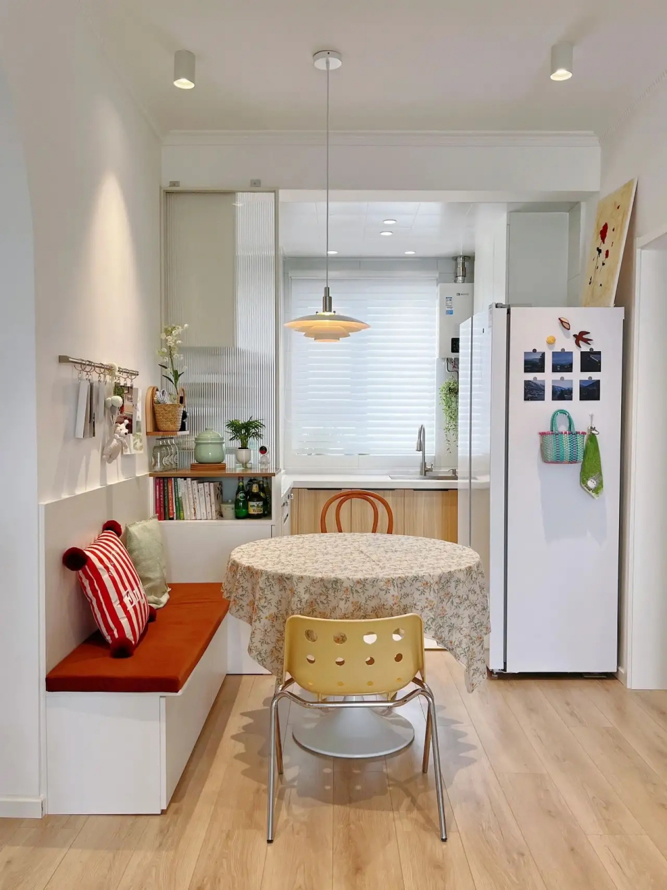 餐厅小没关系,在装修设计的时候,我们可以用一点小巧思,让餐厅变得