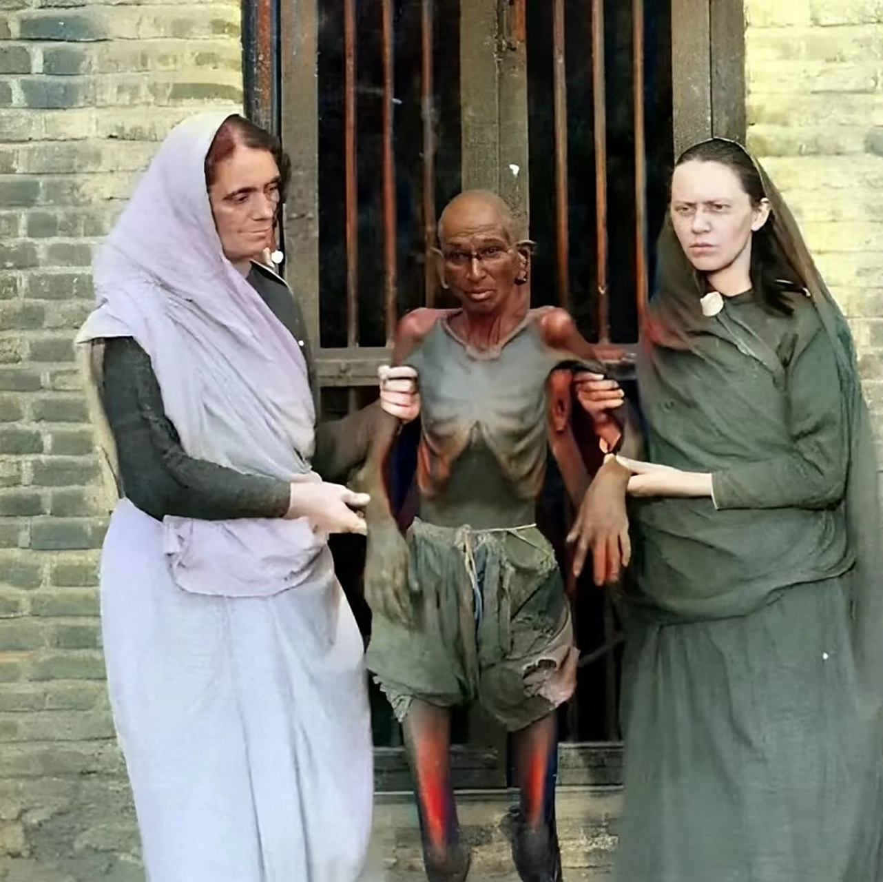 现在还只剩下她一个人活着.