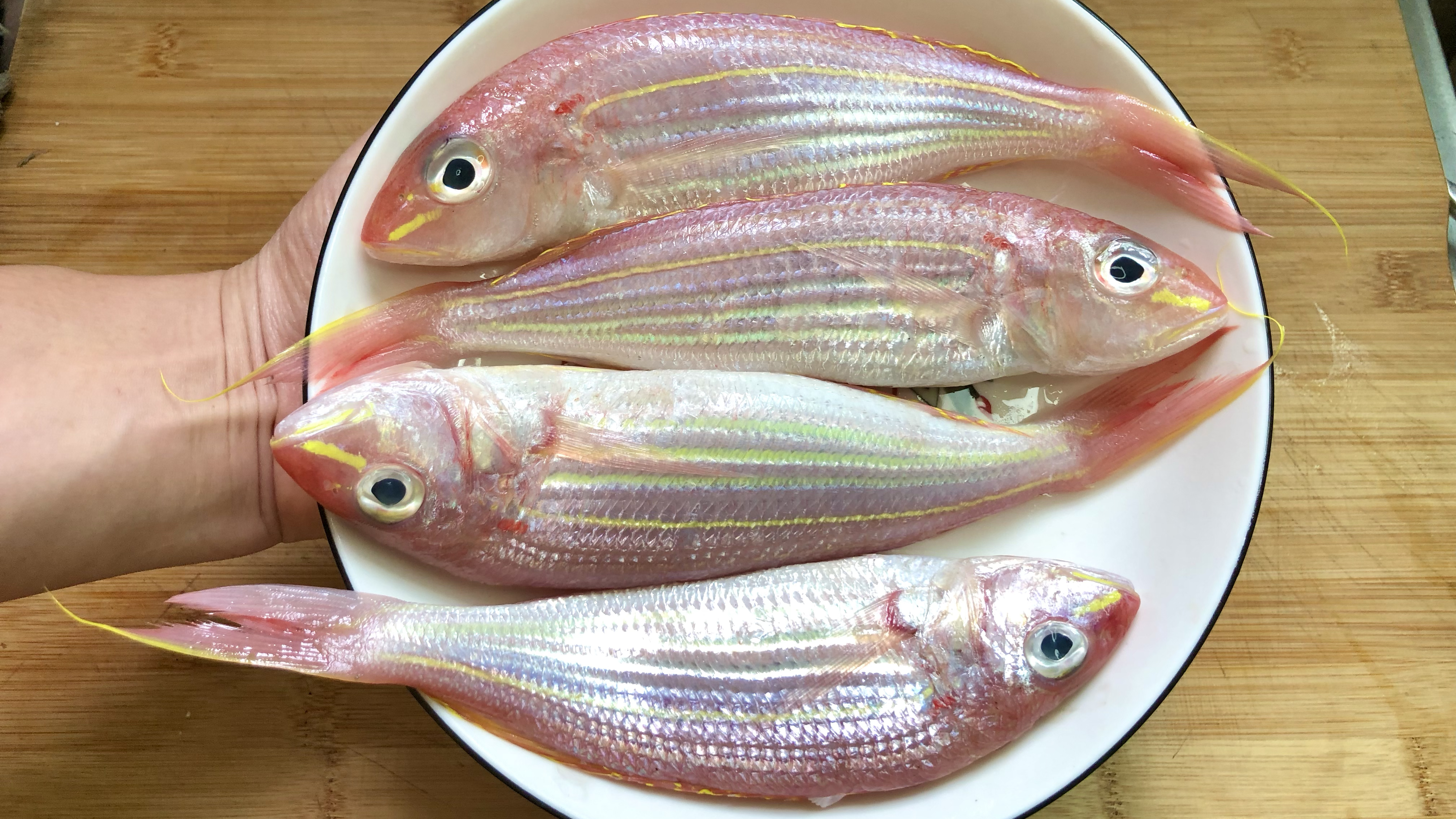 新鲜的金丝鱼怎么做才鲜?大厨教你潮汕特色做法,外脆里嫩