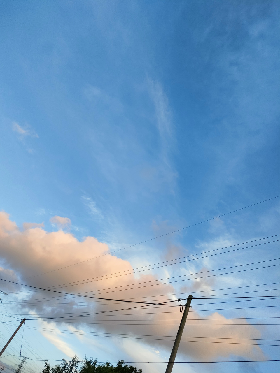 夏日的云,千变万化,定海神针银光闪闪!