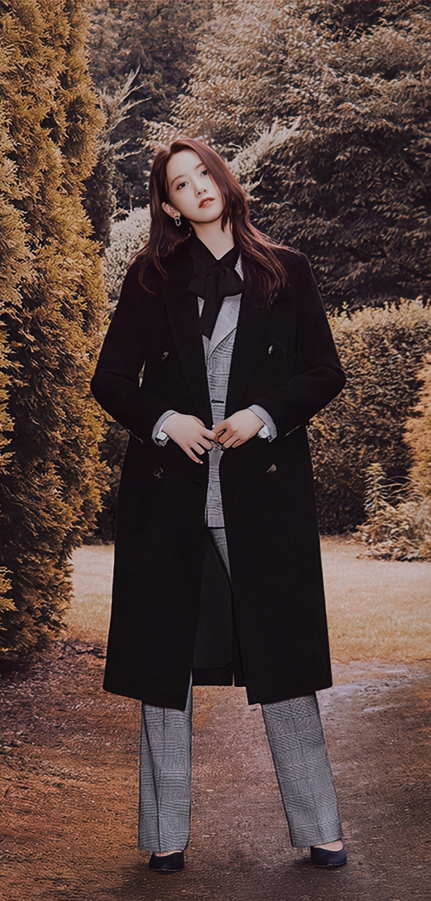 韩国明星林允儿最新饭拍写真#林允儿# #穿衣搭配