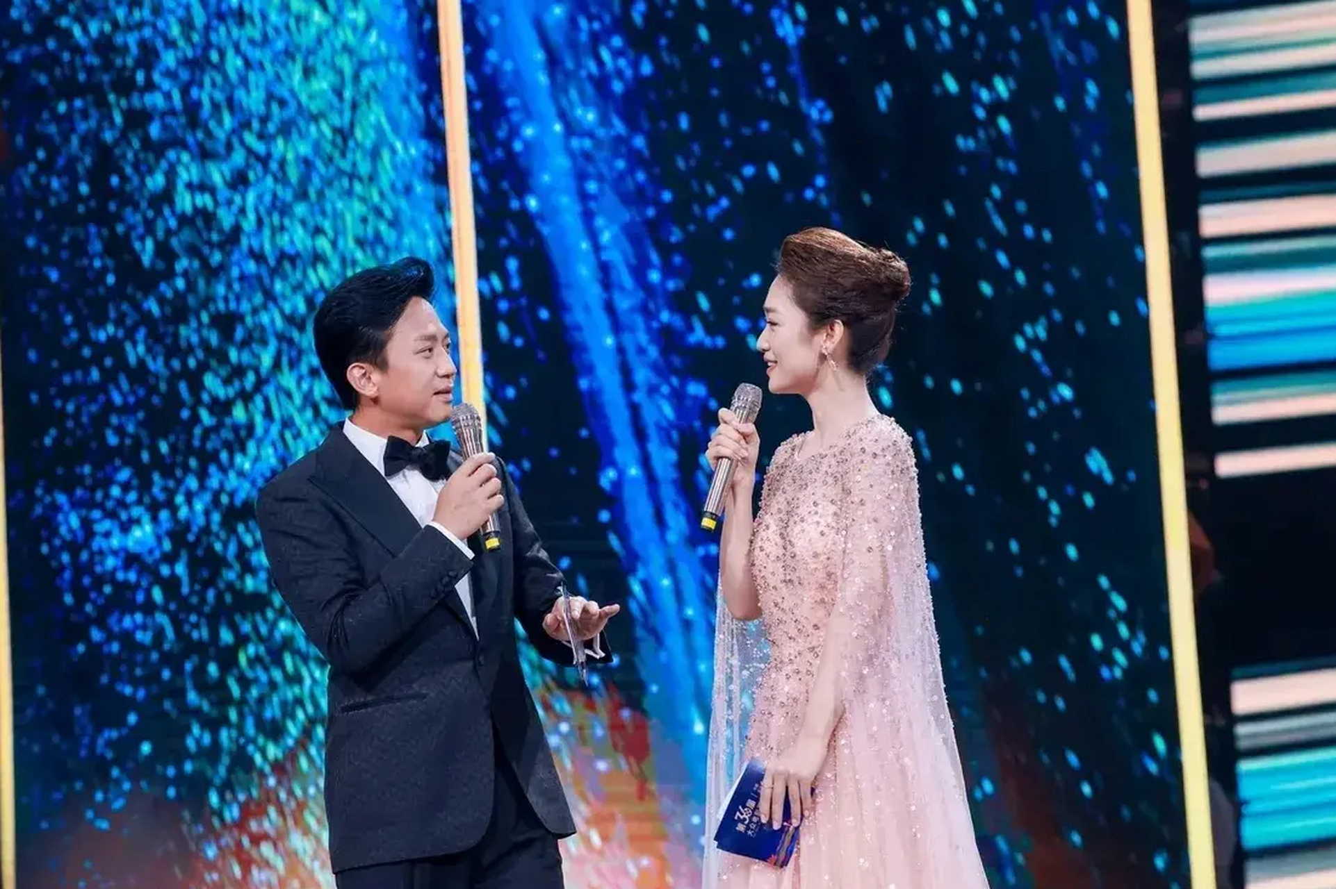 29岁的央视主持人蓝羽,央视的新生力量,董卿的接班人.