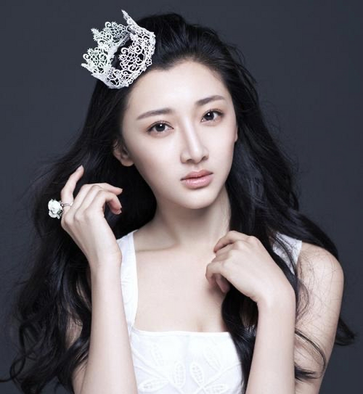 吴茉彤,原名吴春燕,1995年2月21日出生于辽宁大连,毕