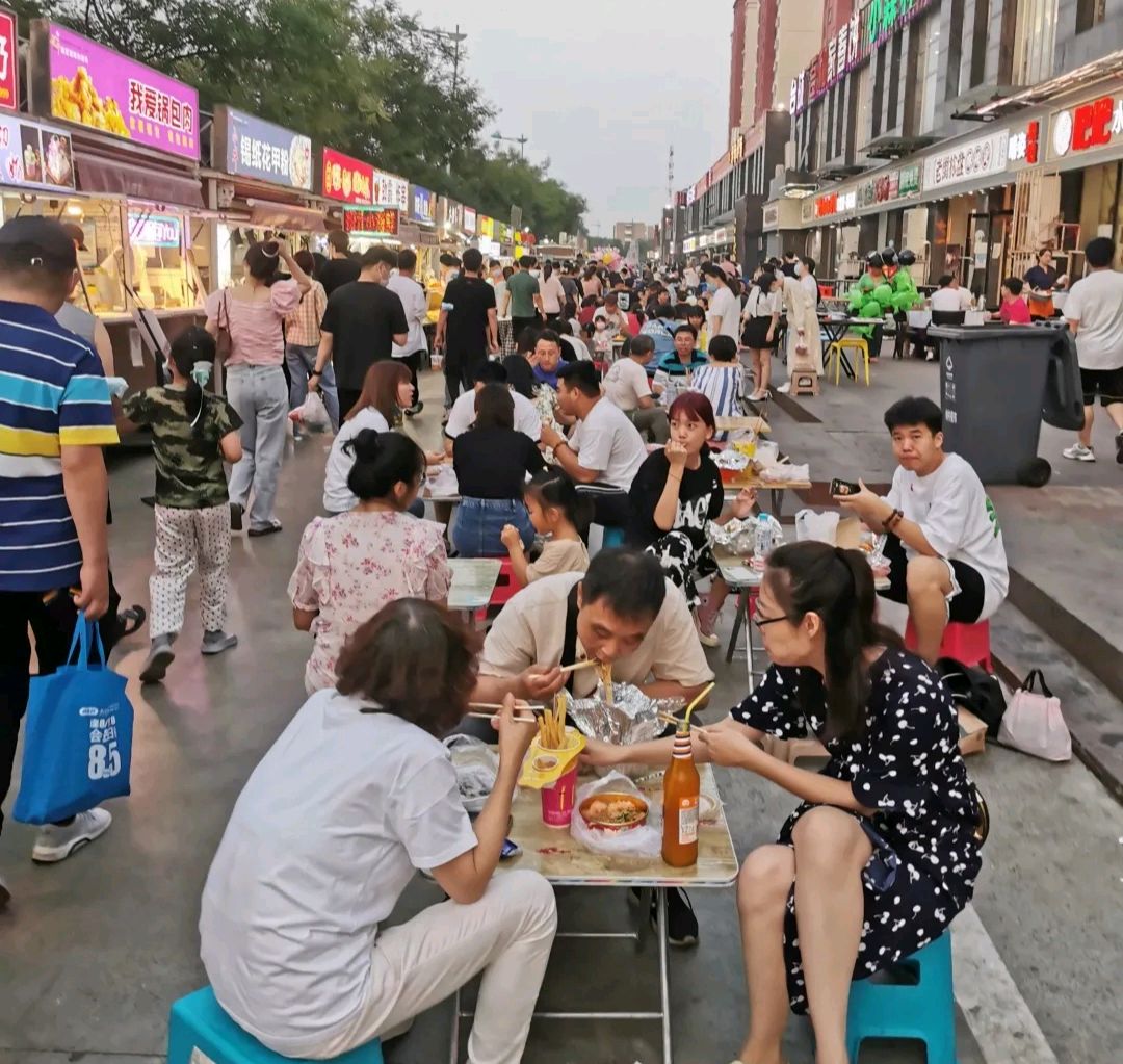 姚村夜市来了!人群拥挤叫卖声不绝于耳,人间烟火气浓郁