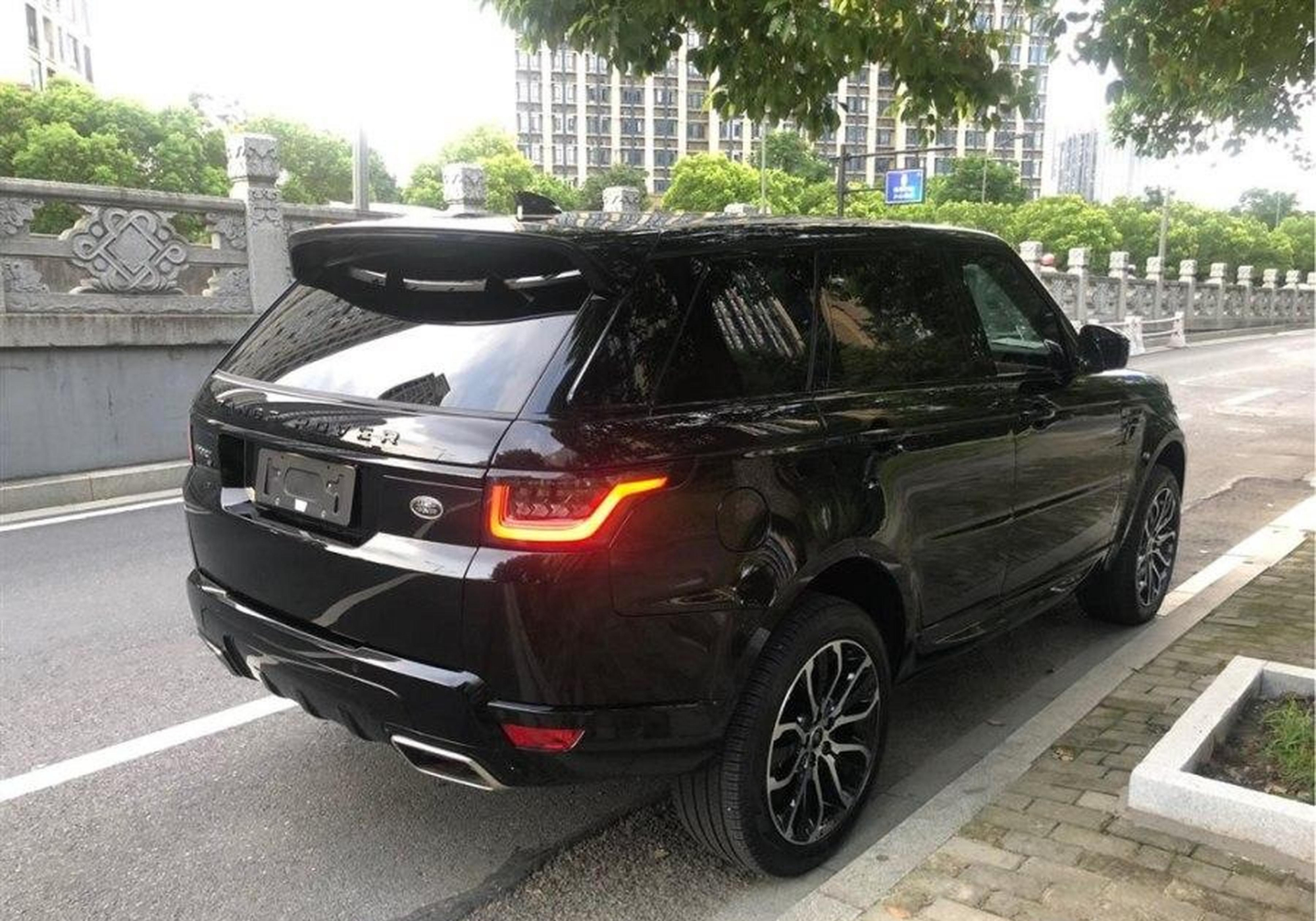 路虎揽胜运动 30 v6 2022款 黑耀版